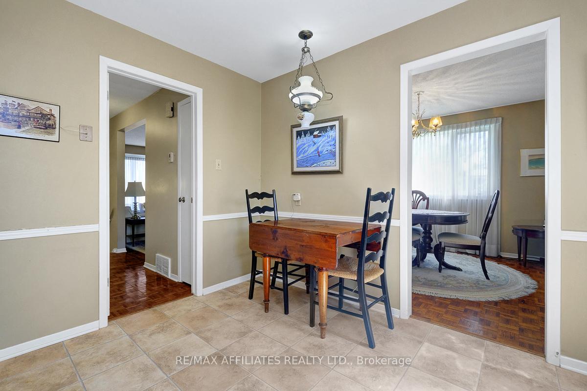 Photo 17 of 32 Gillespie Crescent, Ottawa, Hunt Club Woods — HOMEH