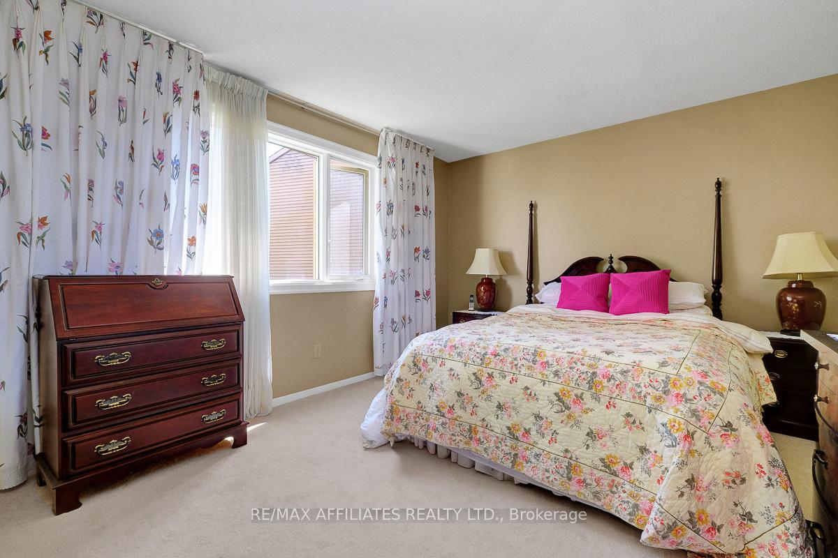 Photo 19 of 32 Gillespie Crescent, Ottawa, Hunt Club Woods — HOMEH