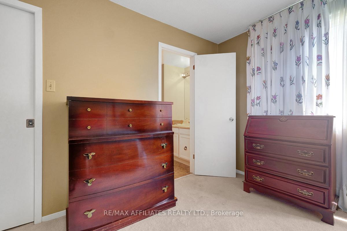 Photo 20 of 32 Gillespie Crescent, Ottawa, Hunt Club Woods — HOMEH
