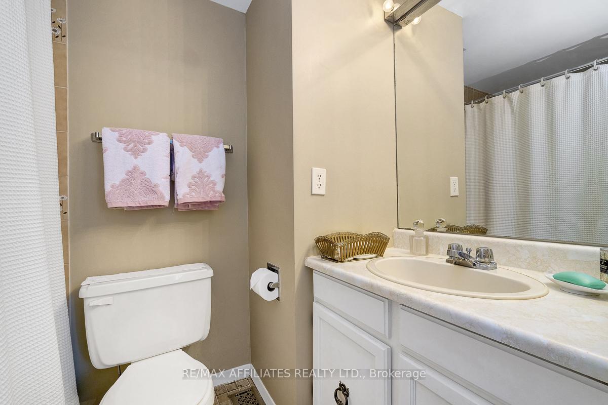 Photo 21 of 32 Gillespie Crescent, Ottawa, Hunt Club Woods — HOMEH