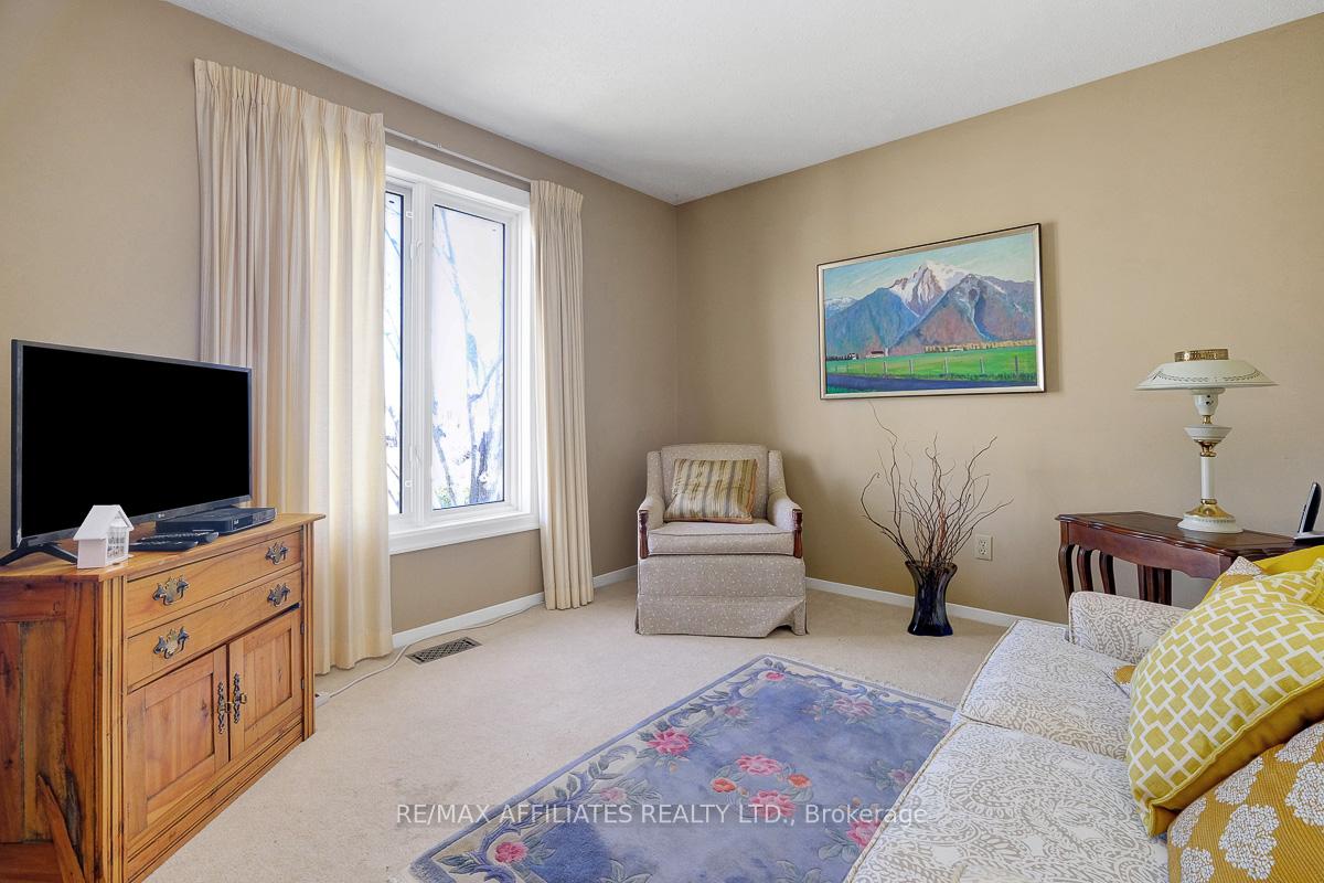Photo 22 of 32 Gillespie Crescent, Ottawa, Hunt Club Woods — HOMEH