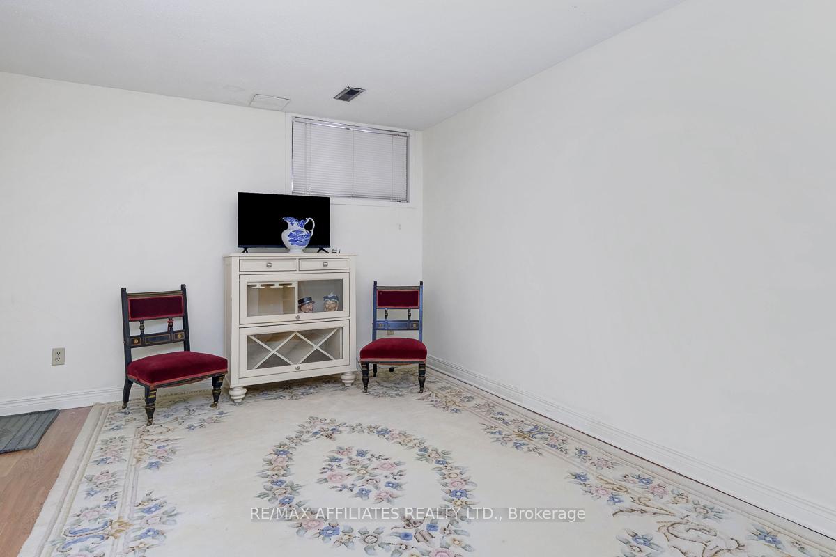 Photo 27 of 32 Gillespie Crescent, Ottawa, Hunt Club Woods — HOMEH