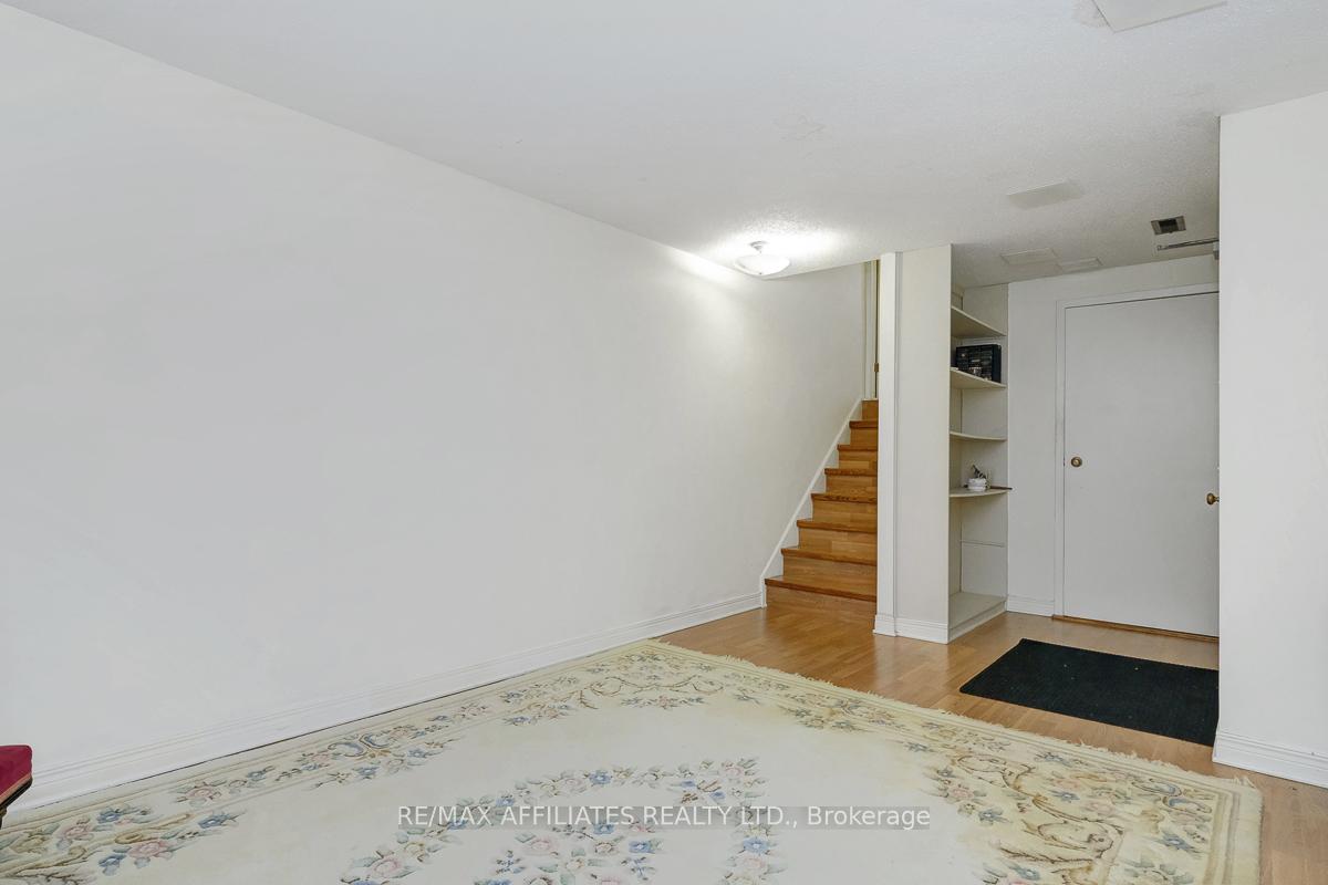 Photo 28 of 32 Gillespie Crescent, Ottawa, Hunt Club Woods — HOMEH