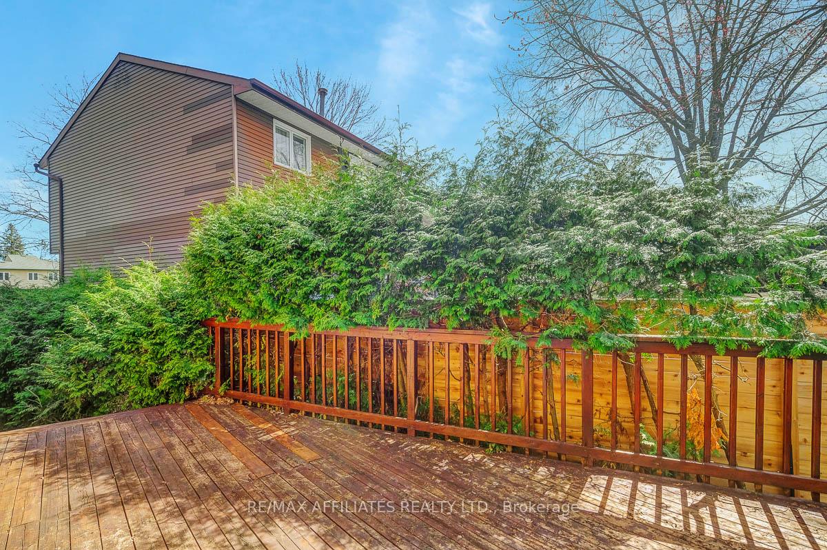 Photo 30 of 32 Gillespie Crescent, Ottawa, Hunt Club Woods — HOMEH