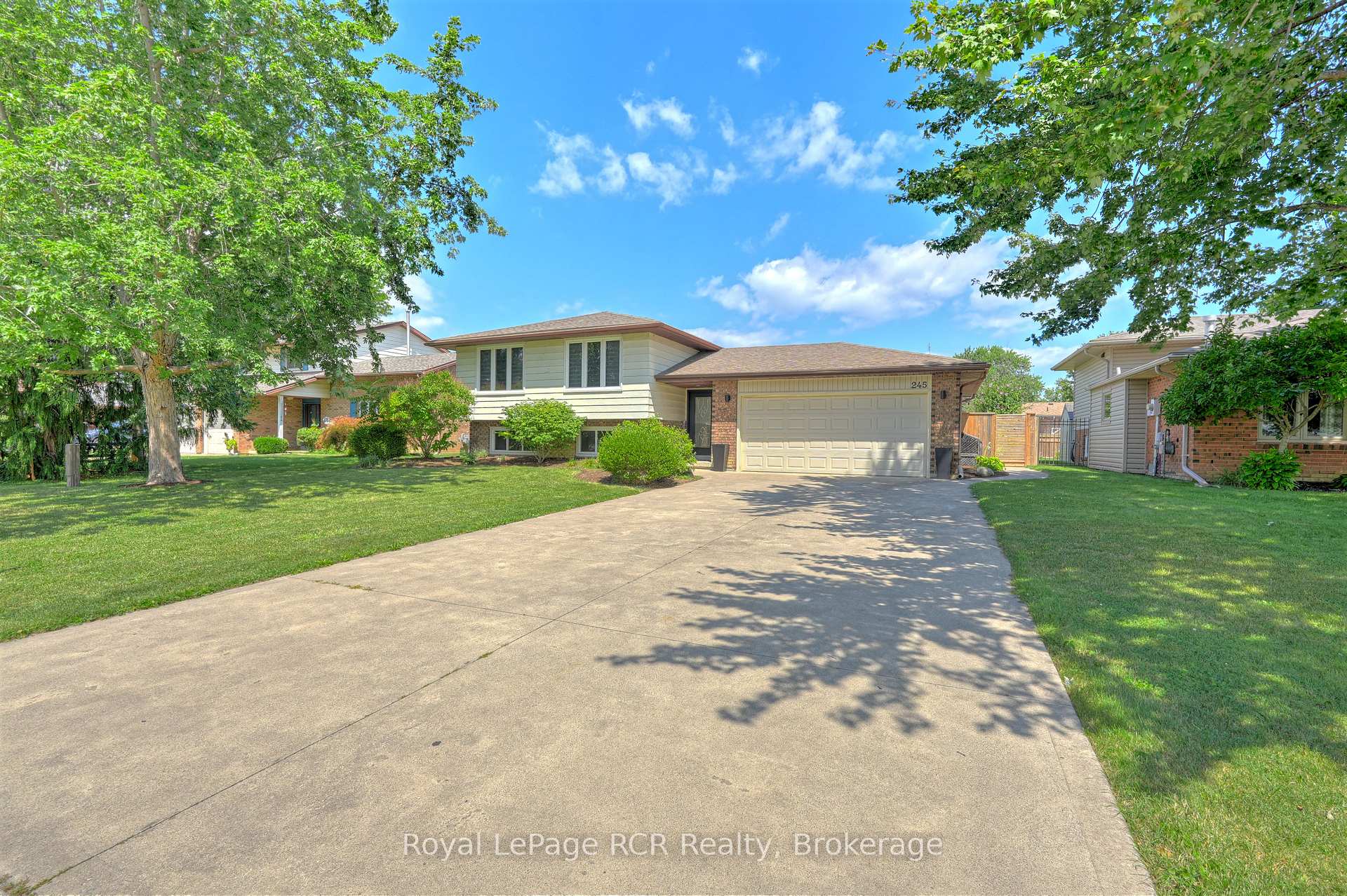 Photo 3 of 245 George Crescent, Lakeshore — HOMEH