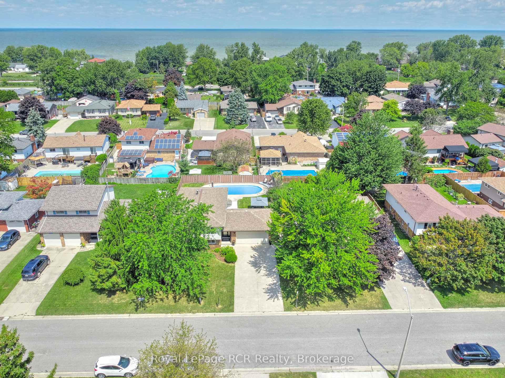 Photo 5 of 245 George Crescent, Lakeshore — HOMEH