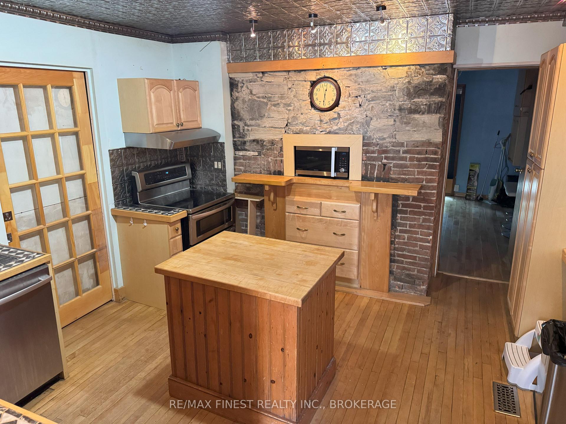 Photo 2 of 202 King Street E, Kingston, Central City East — HOMEH