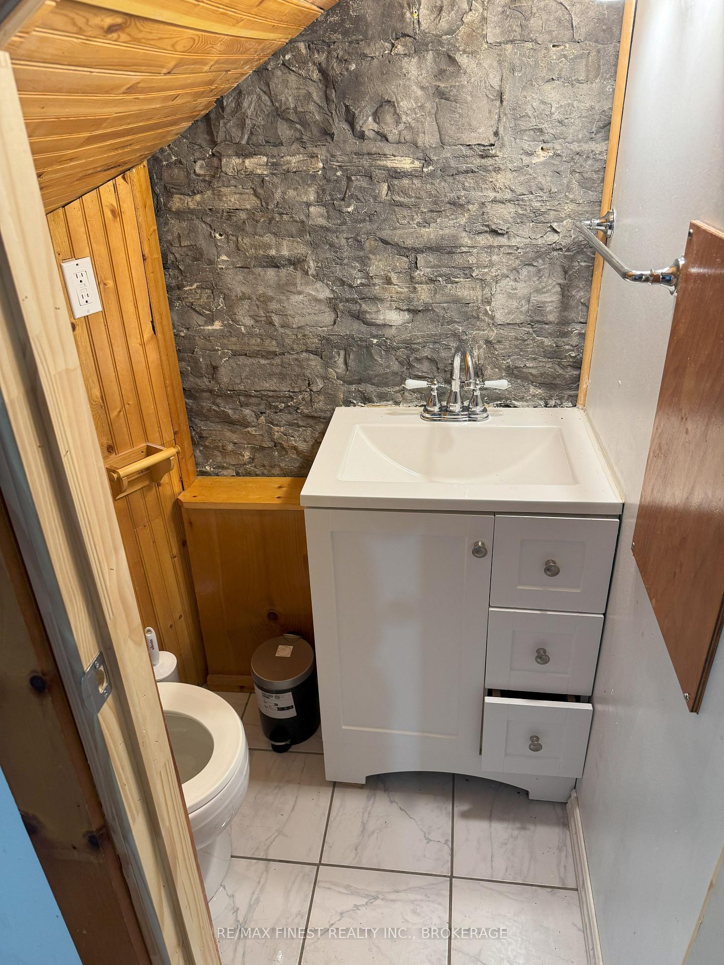 Photo 17 of 202 King Street E, Kingston, Central City East — HOMEH