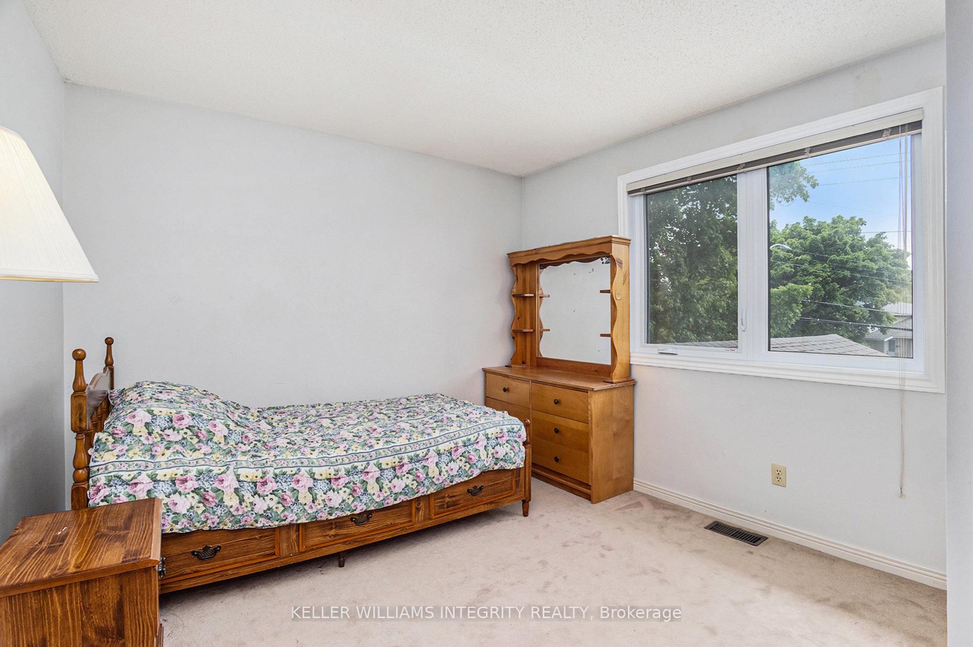 Photo 2 of 2161 Lenester Avenue, Ottawa, McKellar Heights/Glabar Park — HOMEH