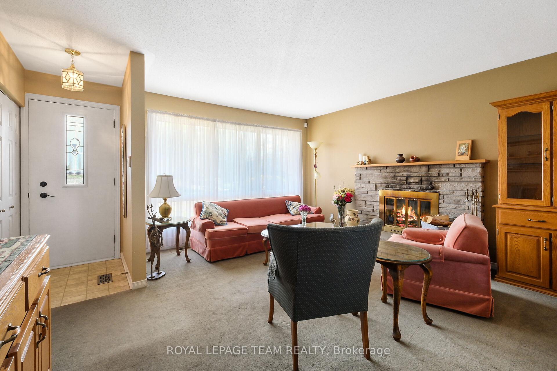 Photo 5 of 41 Viewmount Drive, Ottawa, Meadowlands/Crestview — HOMEH