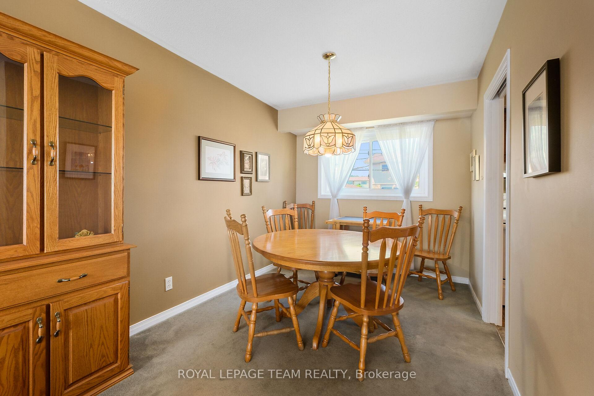 Photo 7 of 41 Viewmount Drive, Ottawa, Meadowlands/Crestview — HOMEH