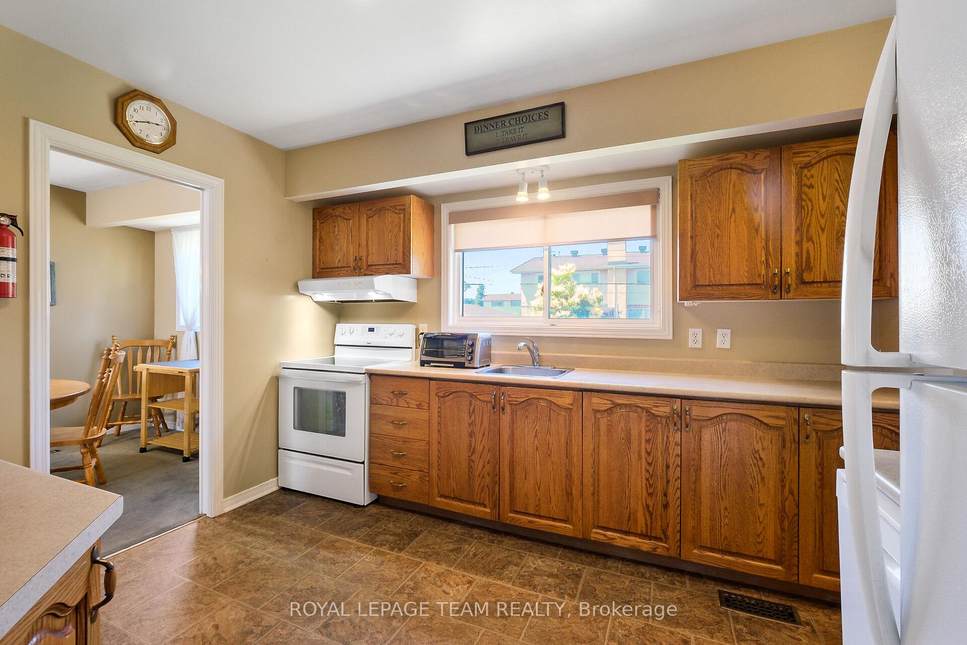 Photo 9 of 41 Viewmount Drive, Ottawa, Meadowlands/Crestview — HOMEH