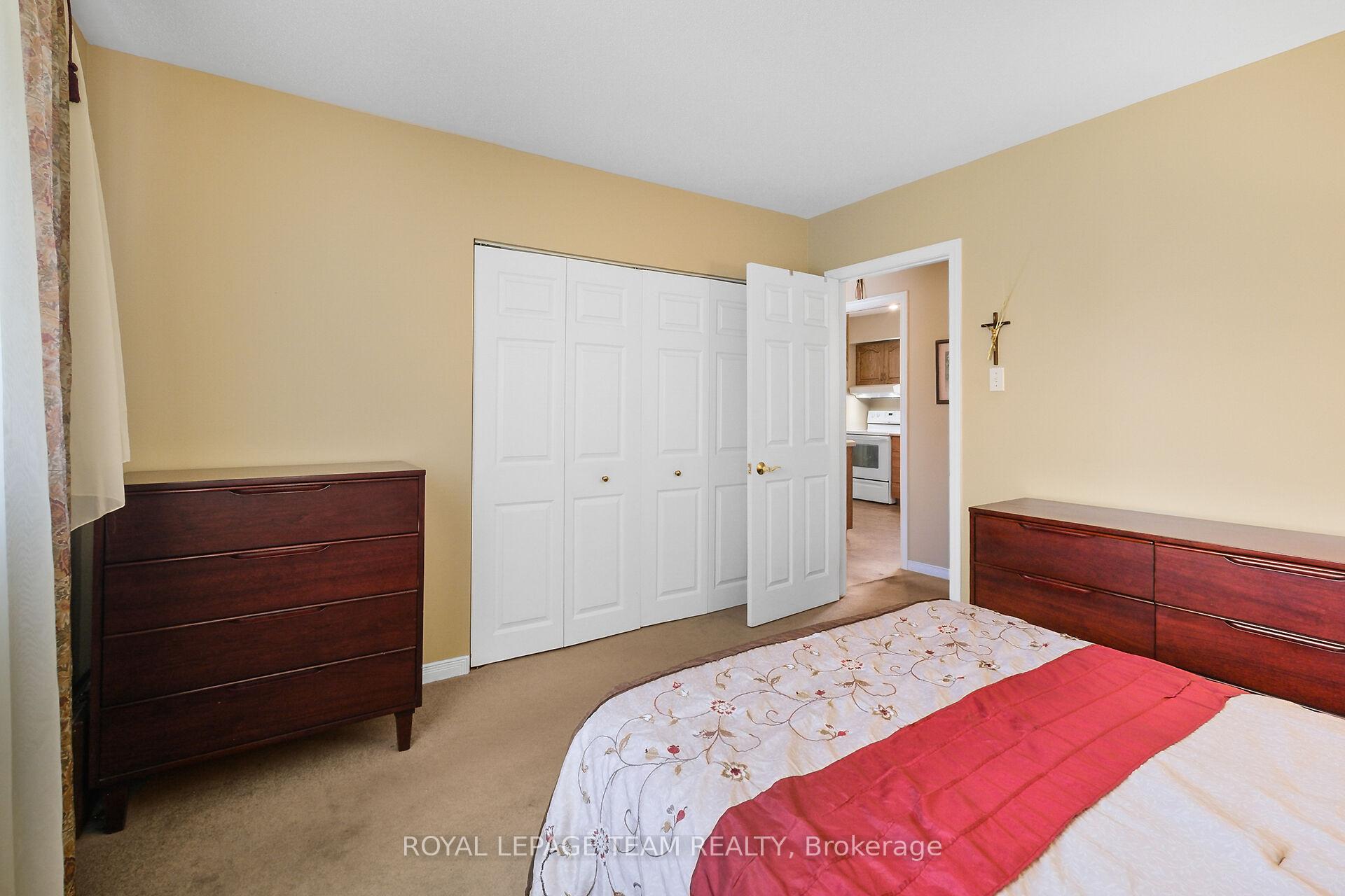 Photo 14 of 41 Viewmount Drive, Ottawa, Meadowlands/Crestview — HOMEH