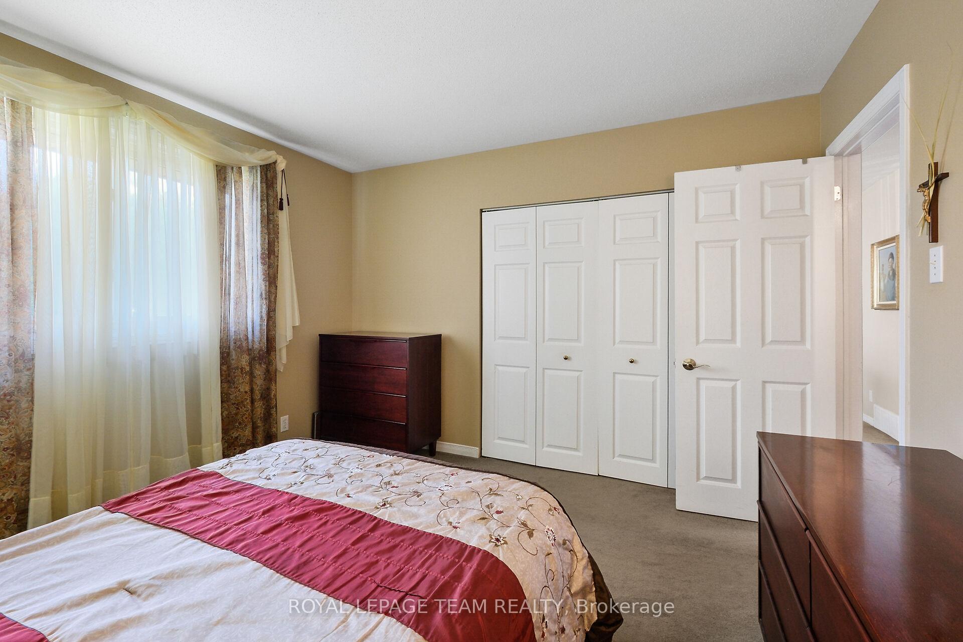 Photo 15 of 41 Viewmount Drive, Ottawa, Meadowlands/Crestview — HOMEH