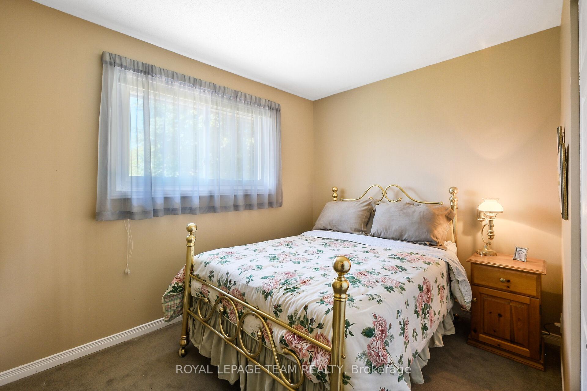 Photo 16 of 41 Viewmount Drive, Ottawa, Meadowlands/Crestview — HOMEH