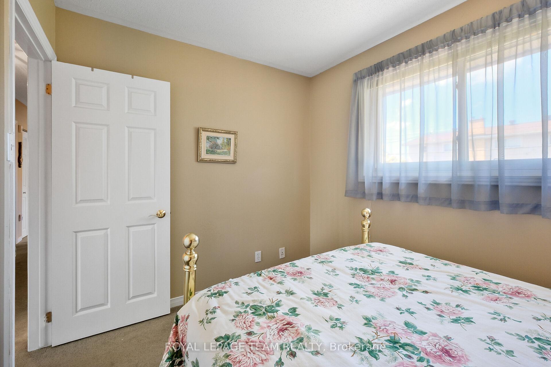 Photo 17 of 41 Viewmount Drive, Ottawa, Meadowlands/Crestview — HOMEH