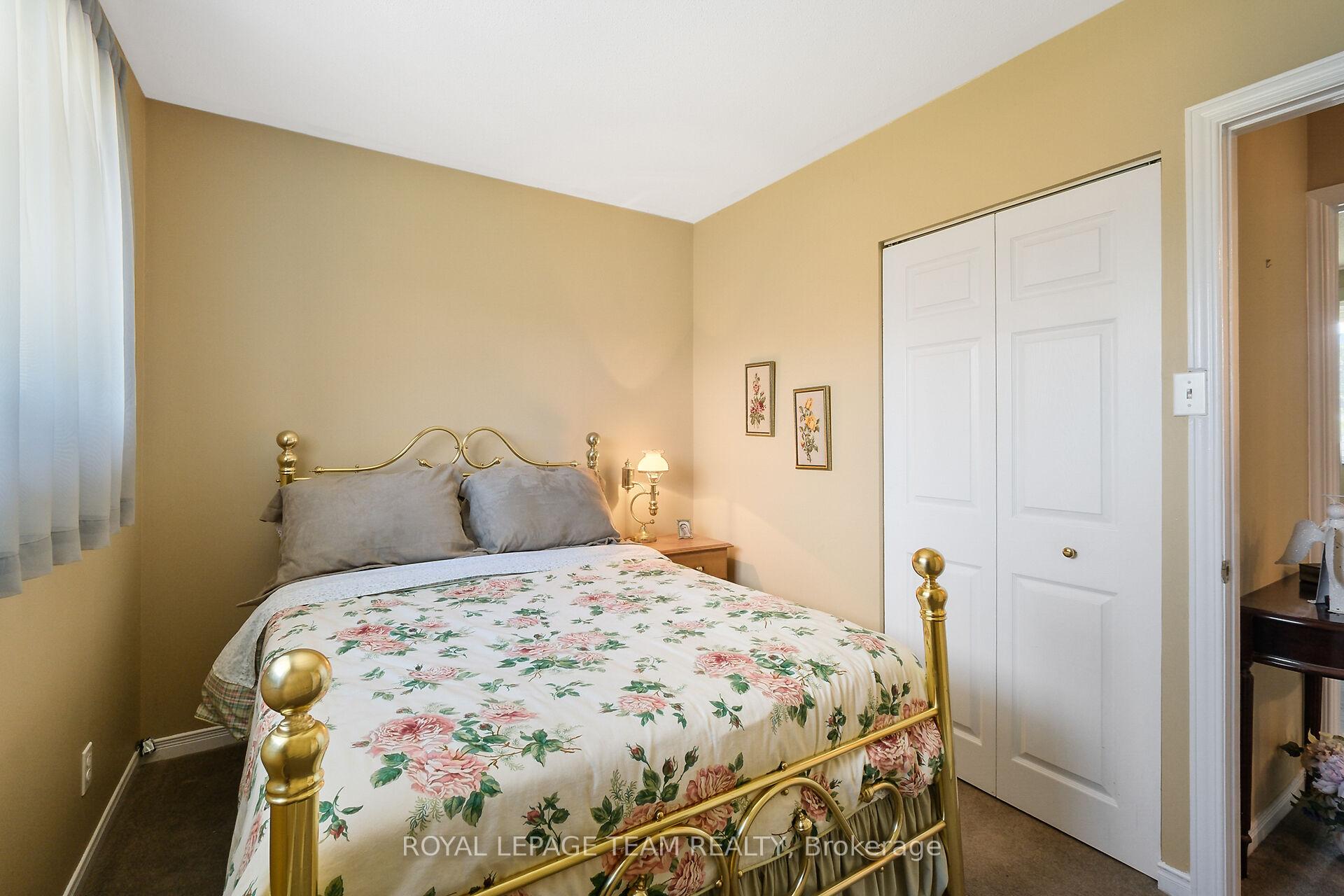 Photo 18 of 41 Viewmount Drive, Ottawa, Meadowlands/Crestview — HOMEH
