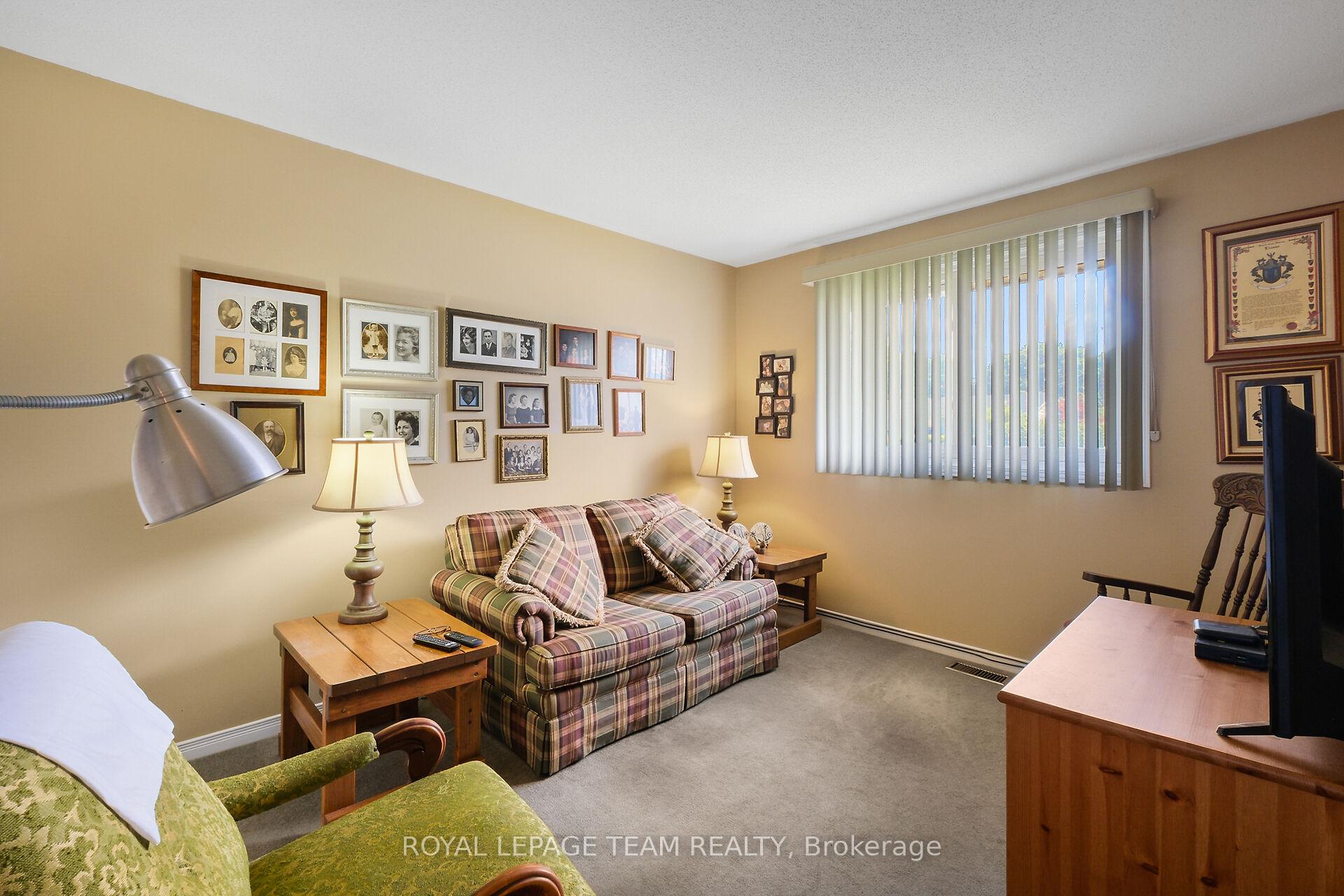 Photo 19 of 41 Viewmount Drive, Ottawa, Meadowlands/Crestview — HOMEH