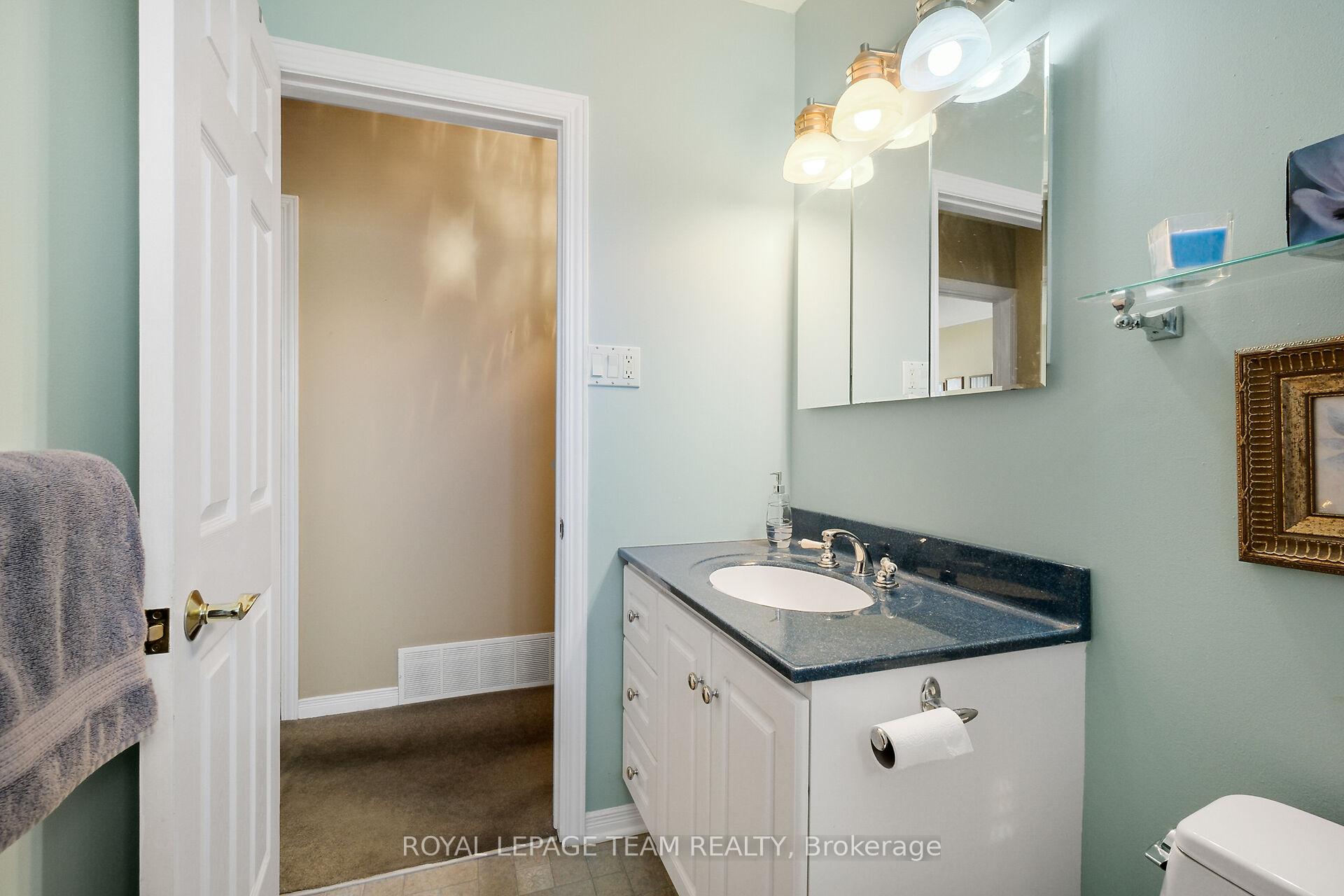 Photo 22 of 41 Viewmount Drive, Ottawa, Meadowlands/Crestview — HOMEH