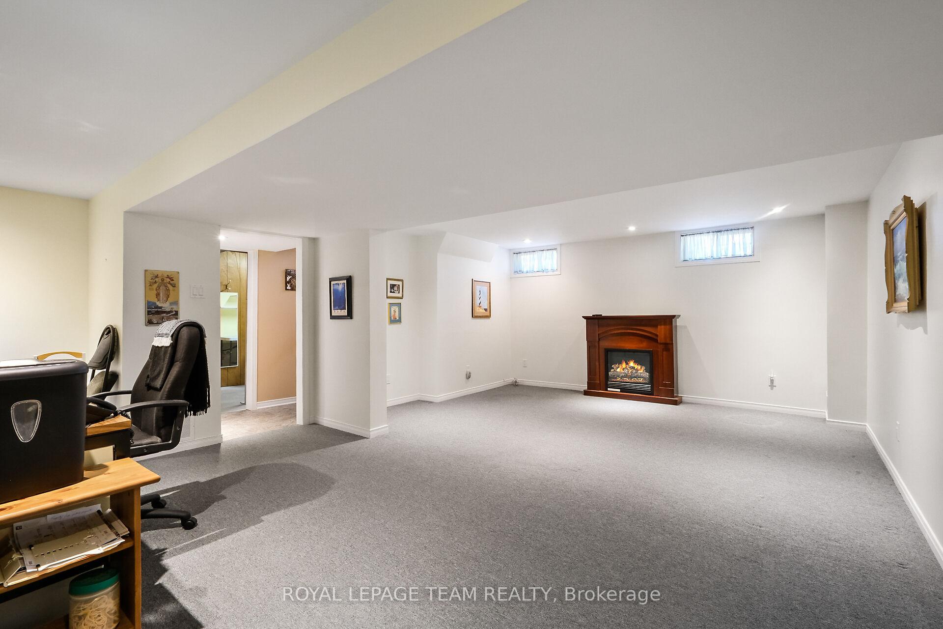 Photo 24 of 41 Viewmount Drive, Ottawa, Meadowlands/Crestview — HOMEH