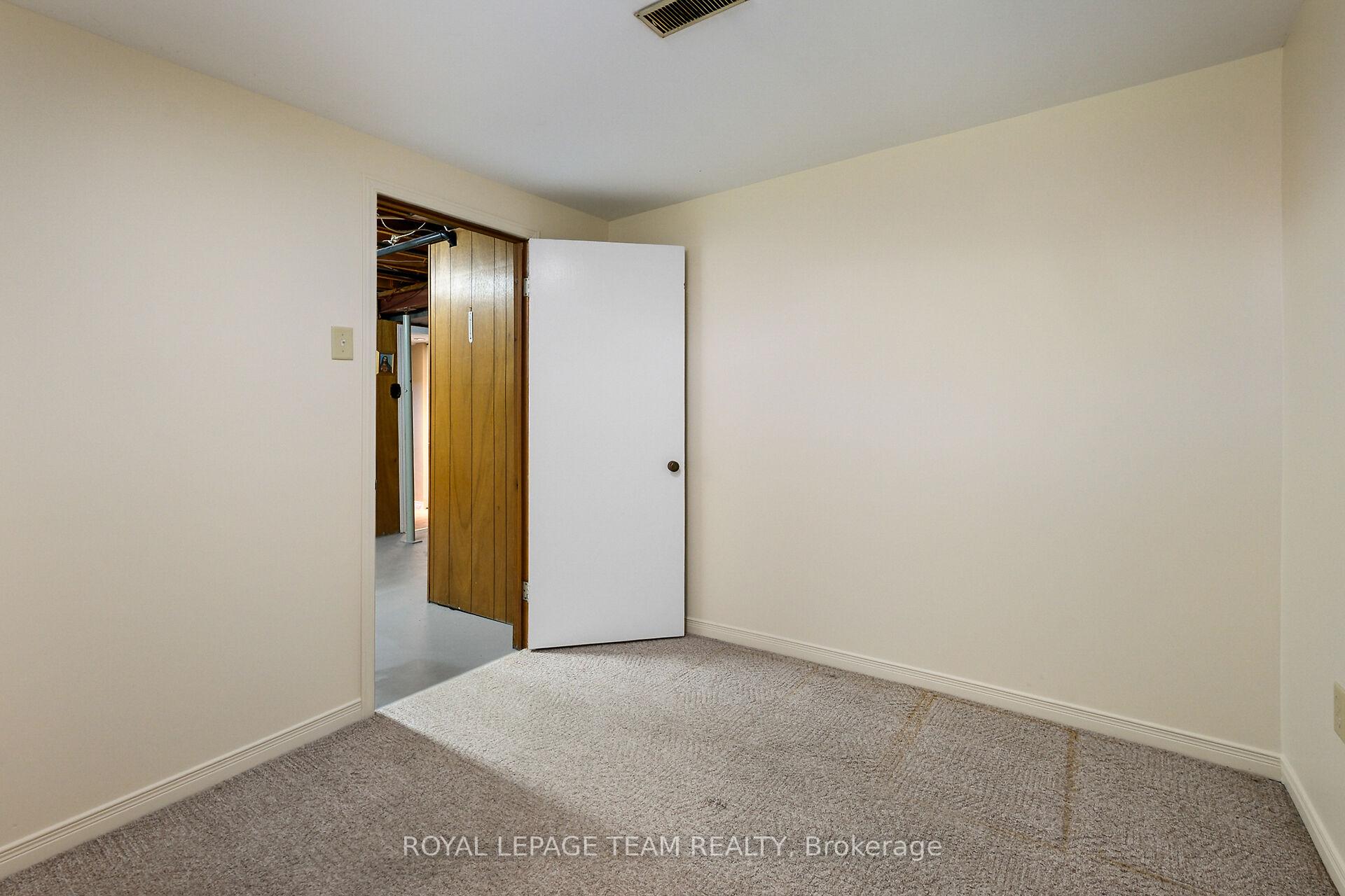 Photo 28 of 41 Viewmount Drive, Ottawa, Meadowlands/Crestview — HOMEH
