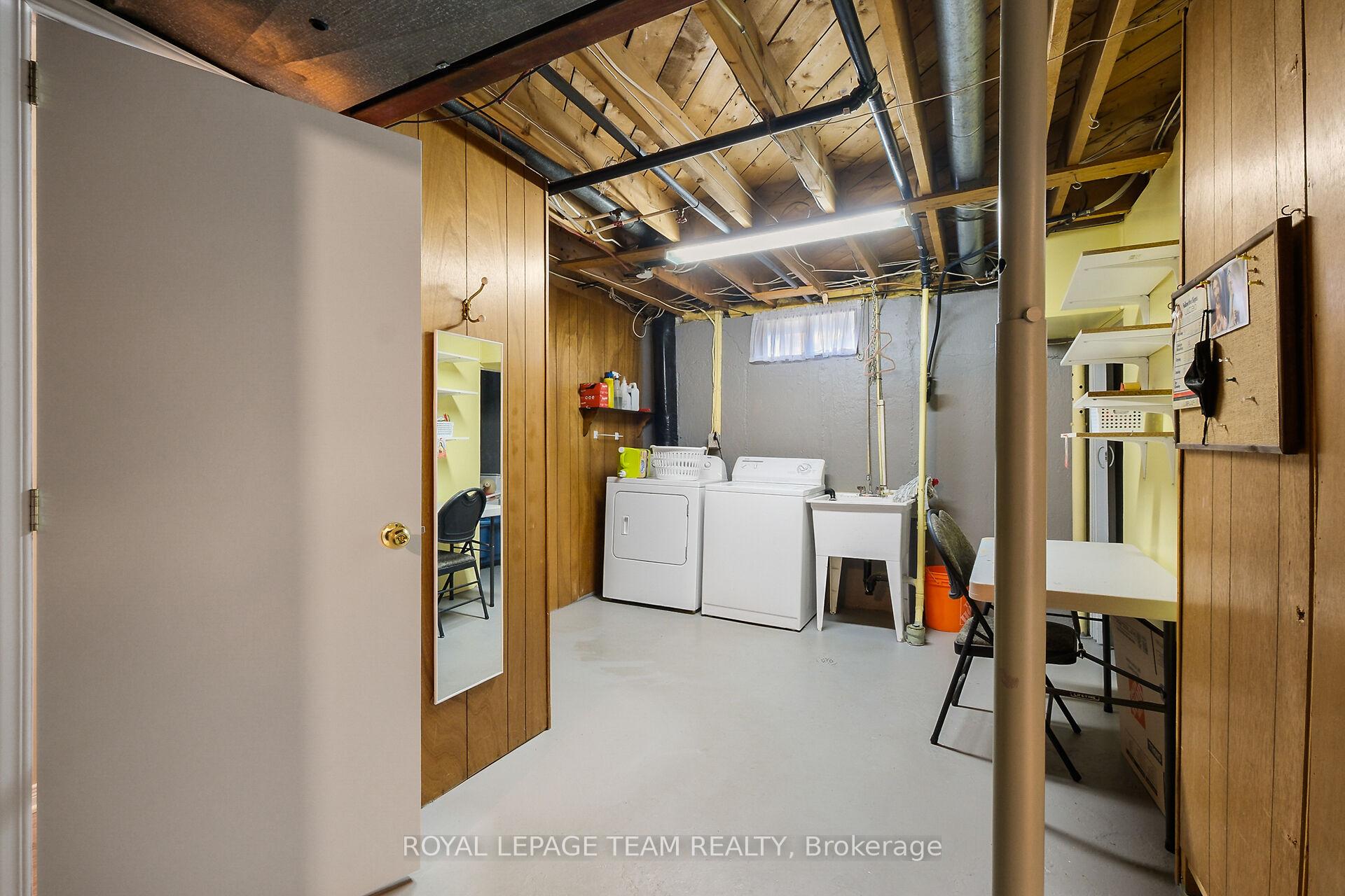 Photo 31 of 41 Viewmount Drive, Ottawa, Meadowlands/Crestview — HOMEH