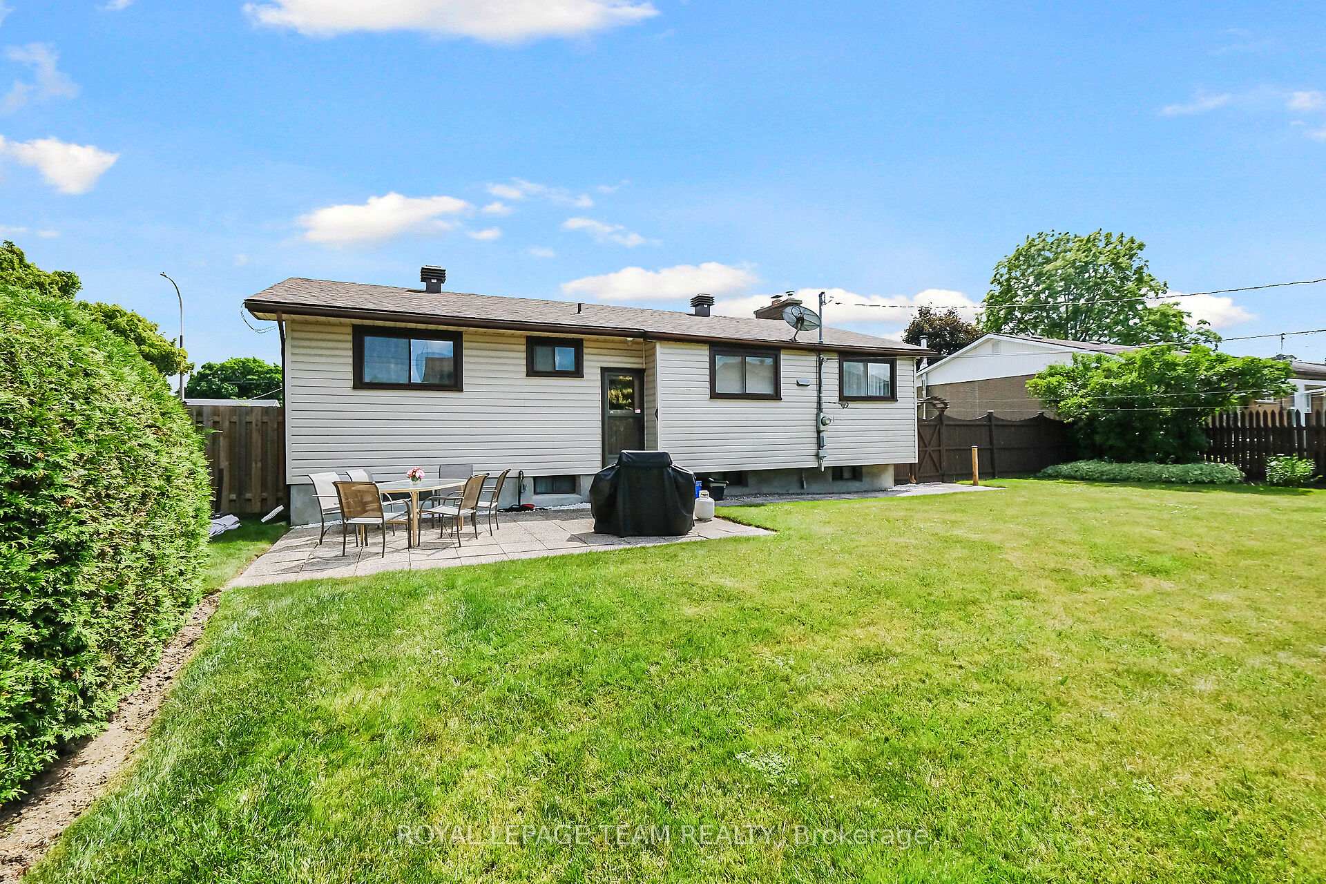 Photo 33 of 41 Viewmount Drive, Ottawa, Meadowlands/Crestview — HOMEH