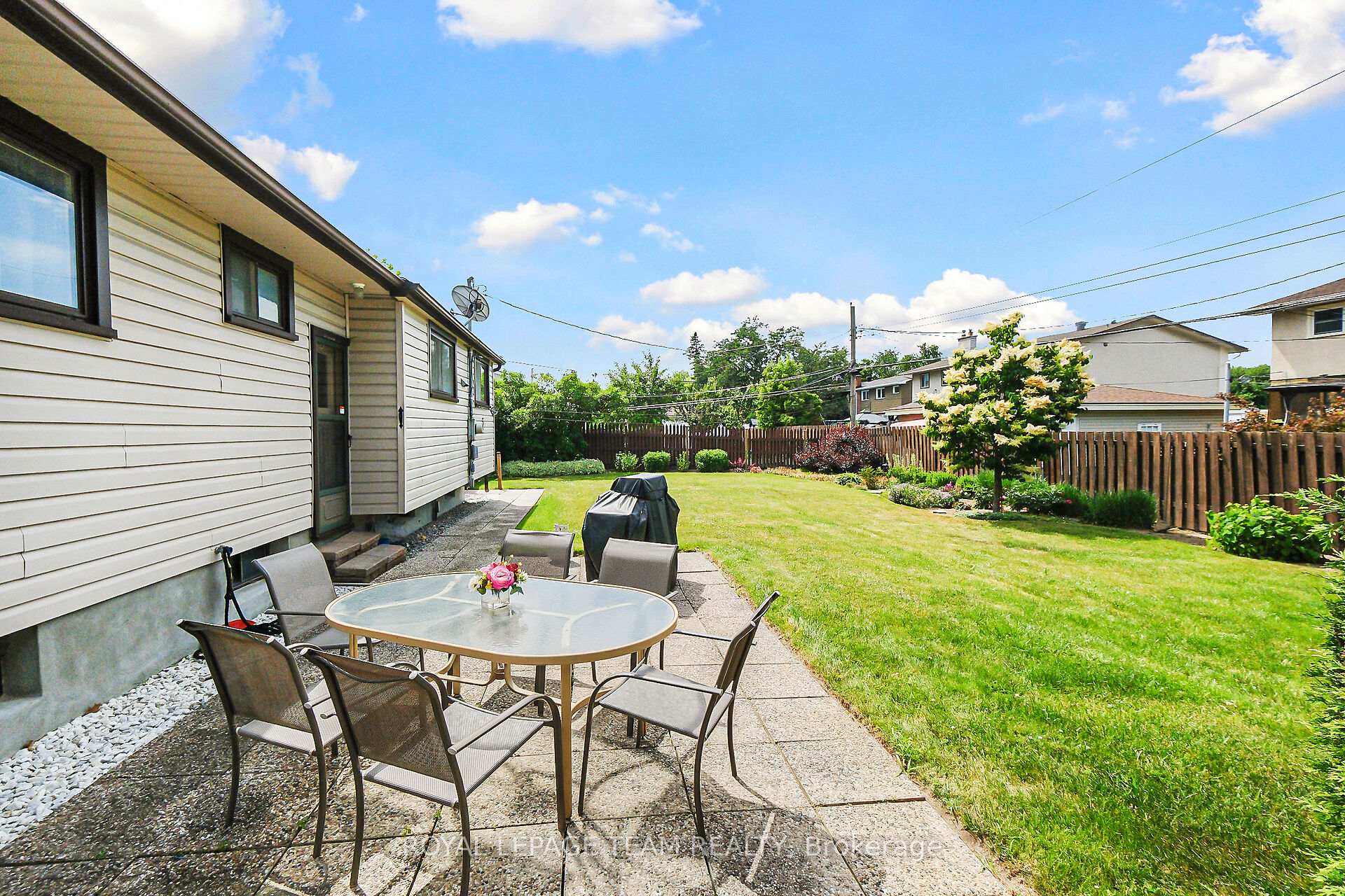 Photo 34 of 41 Viewmount Drive, Ottawa, Meadowlands/Crestview — HOMEH