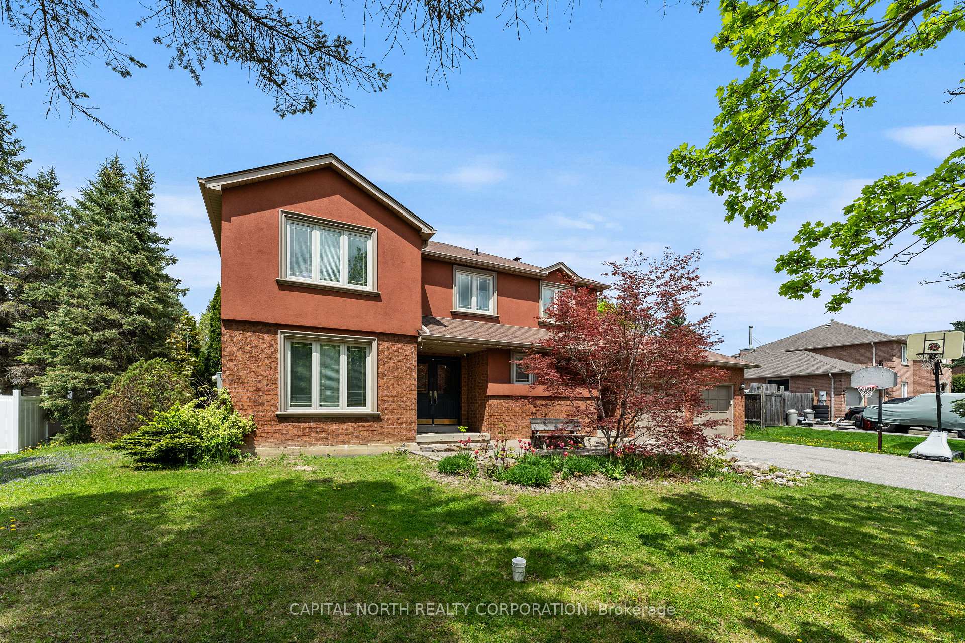Photo 2 of 40 Humber Valley Crescent, King, King City — HOMEH