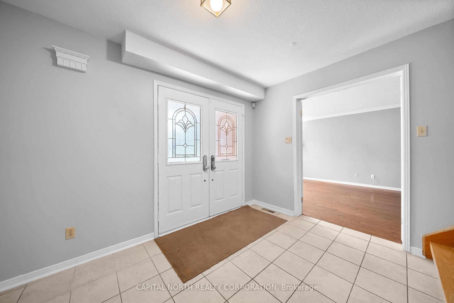 Photo 4 of 40 Humber Valley Crescent, King, King City — HOMEH