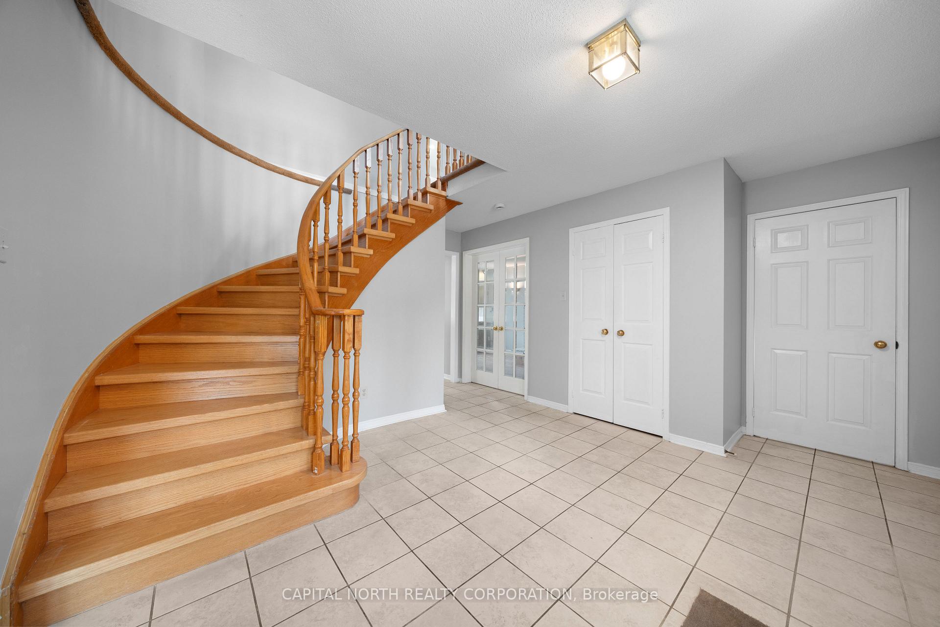 Photo 5 of 40 Humber Valley Crescent, King, King City — HOMEH