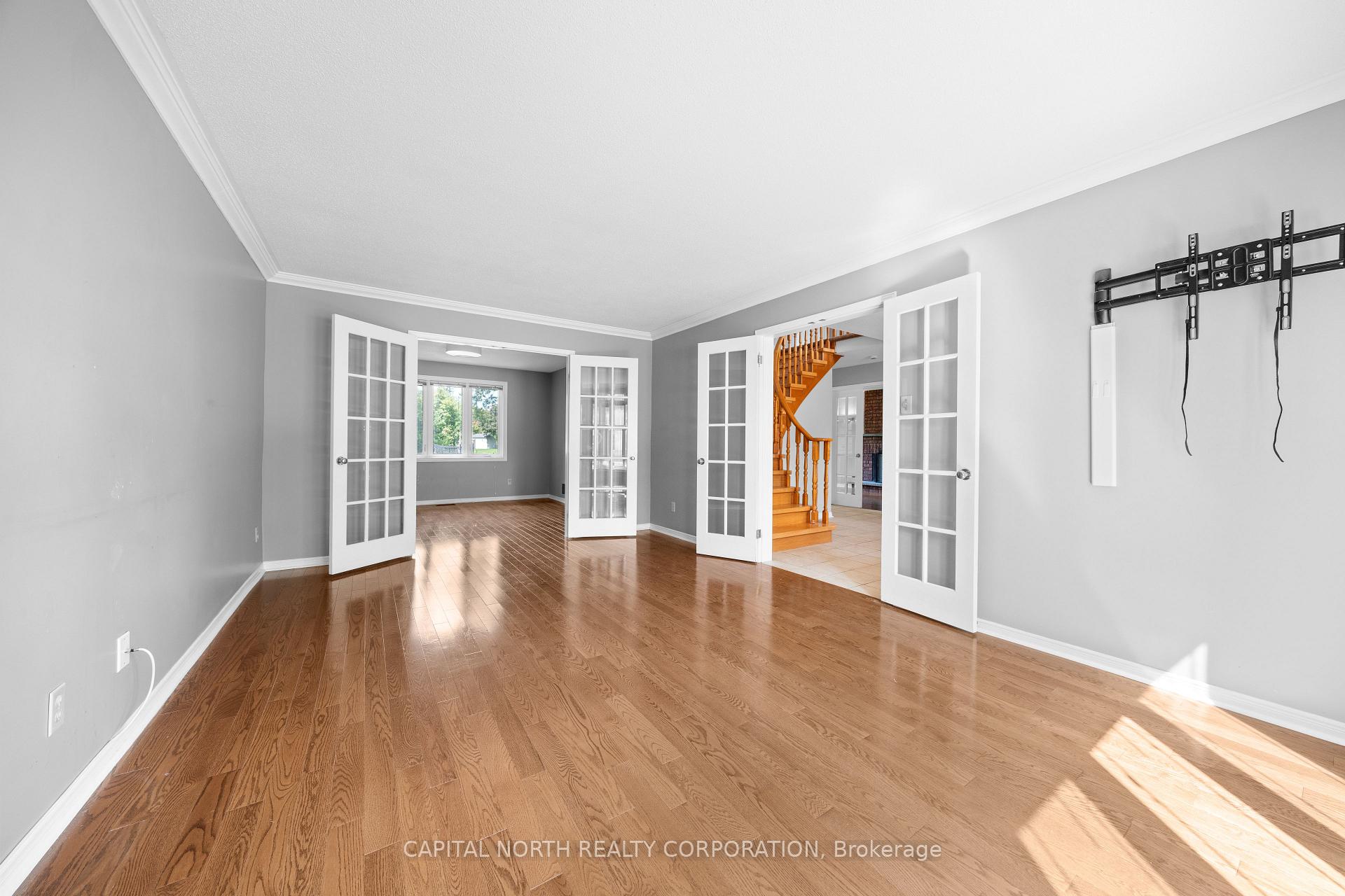 Photo 8 of 40 Humber Valley Crescent, King, King City — HOMEH