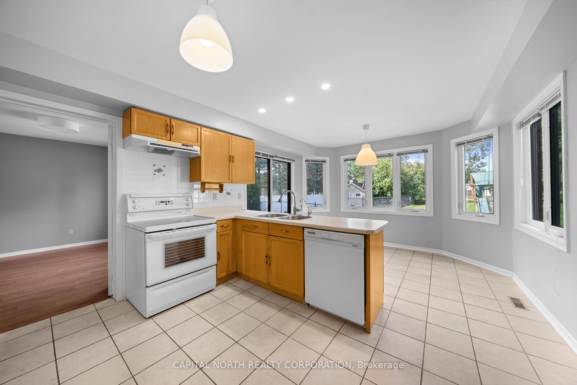 Photo 12 of 40 Humber Valley Crescent, King, King City — HOMEH