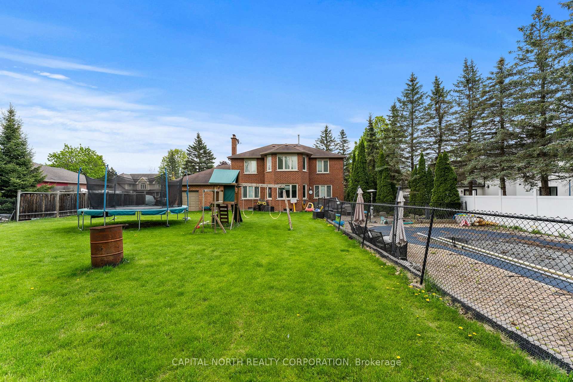 Photo 33 of 40 Humber Valley Crescent, King, King City — HOMEH