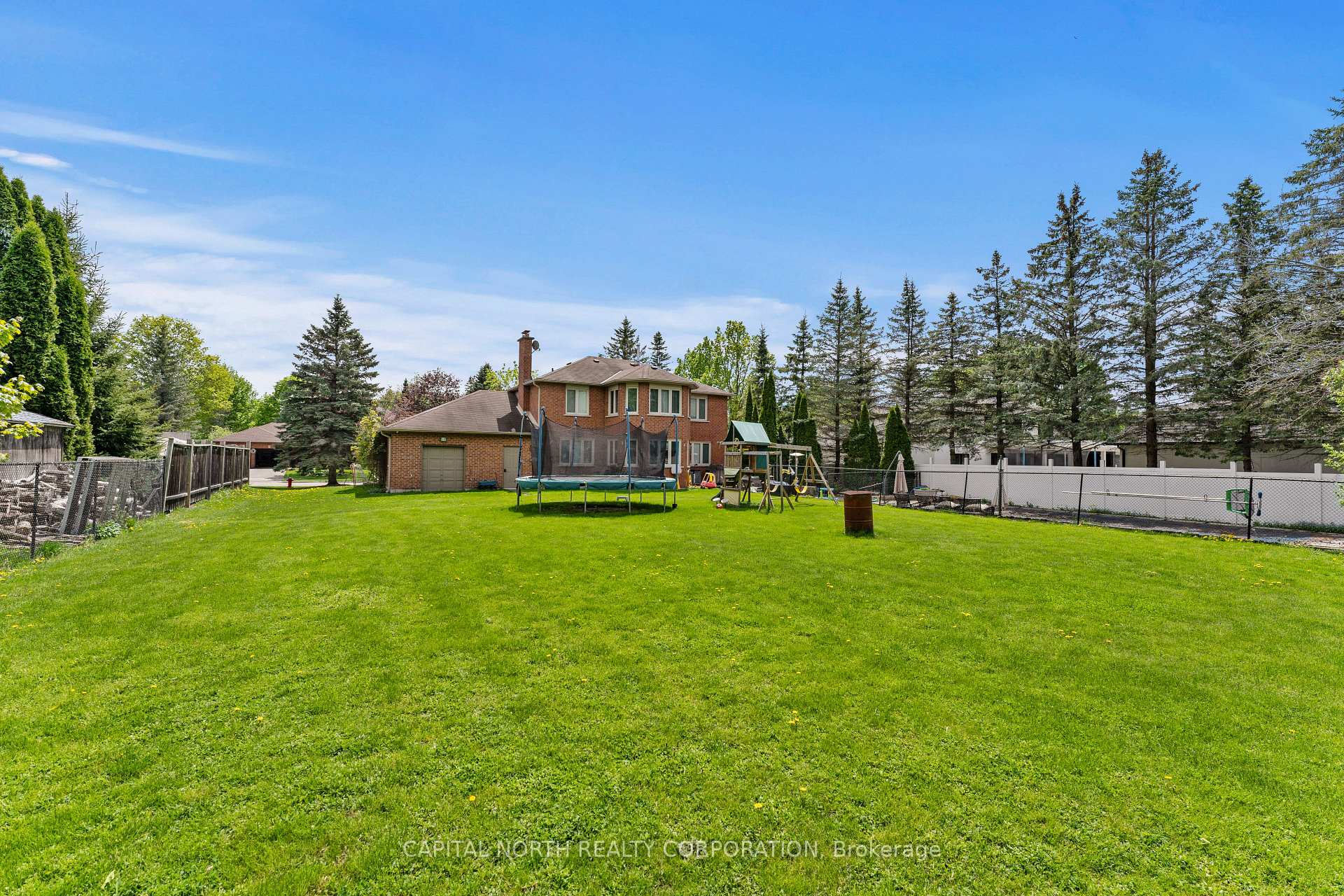 Photo 36 of 40 Humber Valley Crescent, King, King City — HOMEH