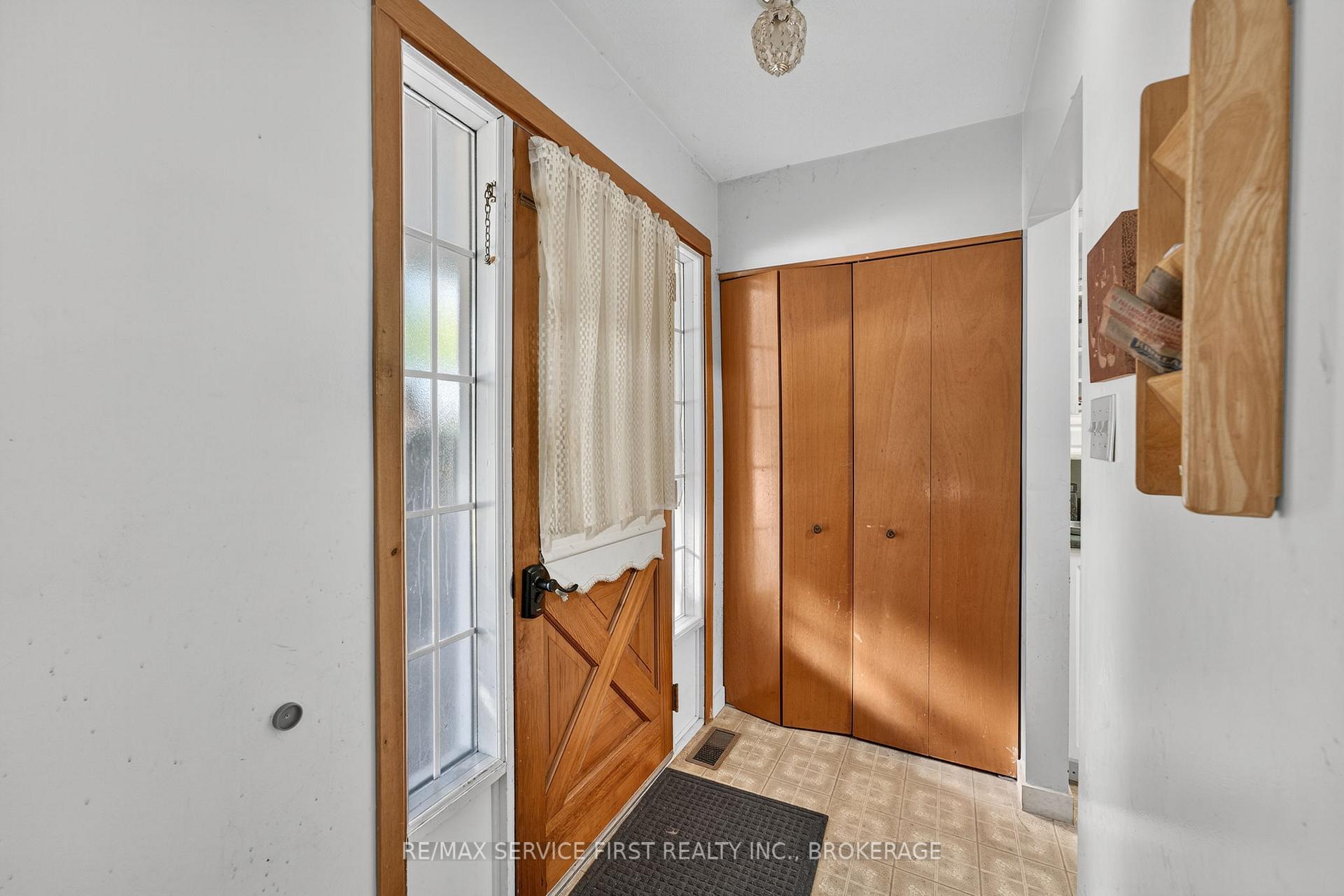Photo 3 of 690 Fleet Street, Kingston, South of Taylor-Kidd Blvd — HOMEH