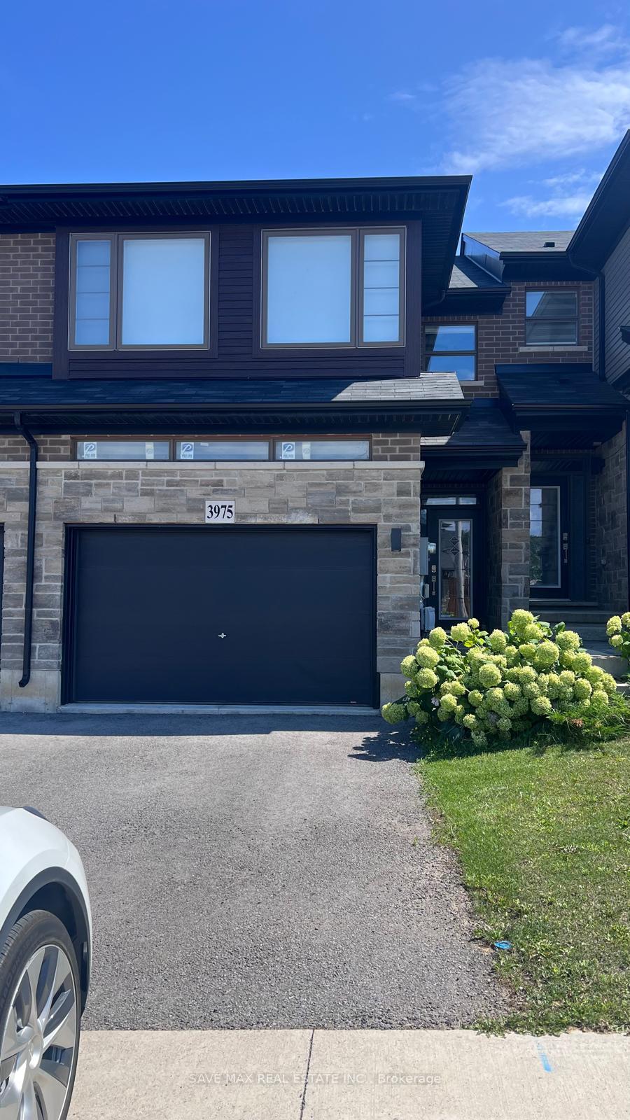 Photo 1 of 3975 Crown Street, Lincoln, Beamsville — HOMEH