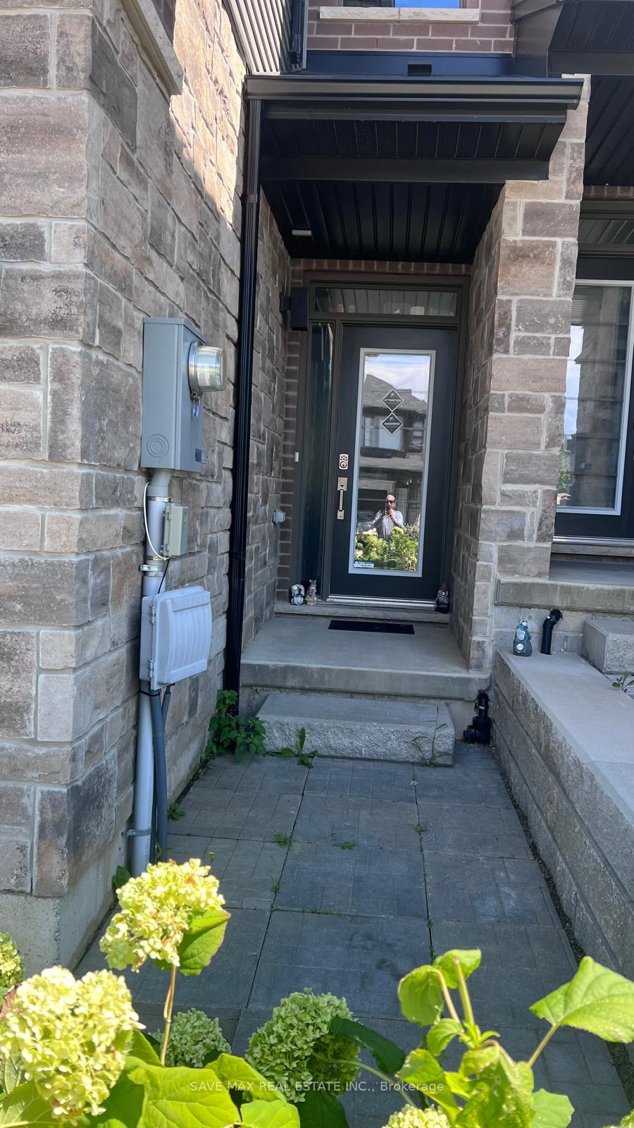 Photo 2 of 3975 Crown Street, Lincoln, Beamsville — HOMEH