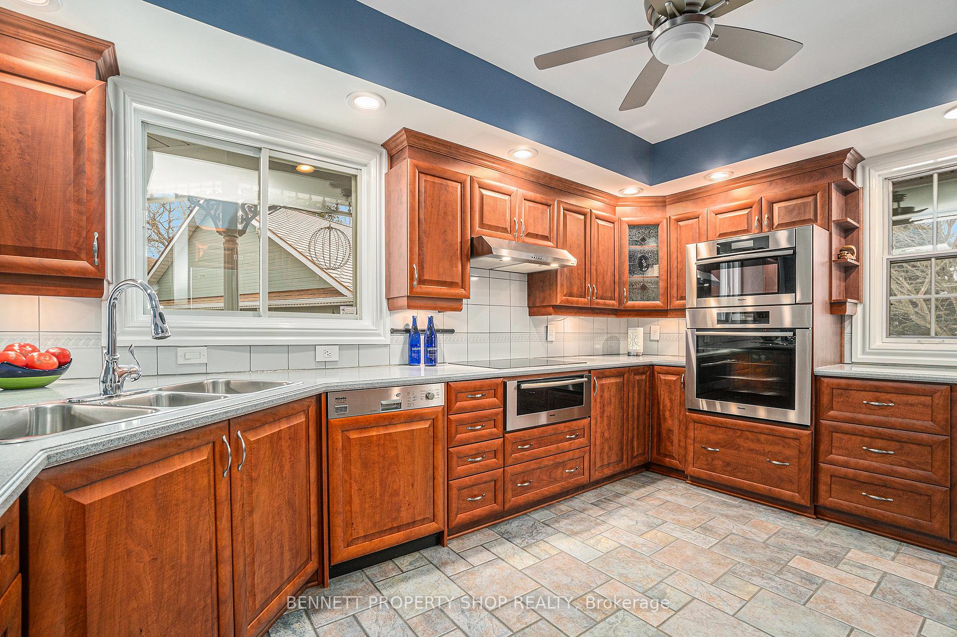 Photo 7 of 22 Ashwood Crescent, Ottawa, Meadowlands/Crestview — HOMEH