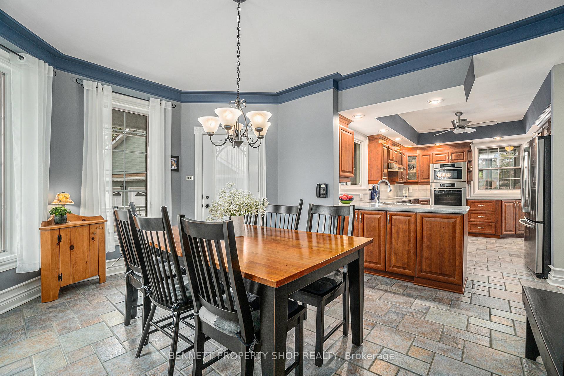 Photo 9 of 22 Ashwood Crescent, Ottawa, Meadowlands/Crestview — HOMEH