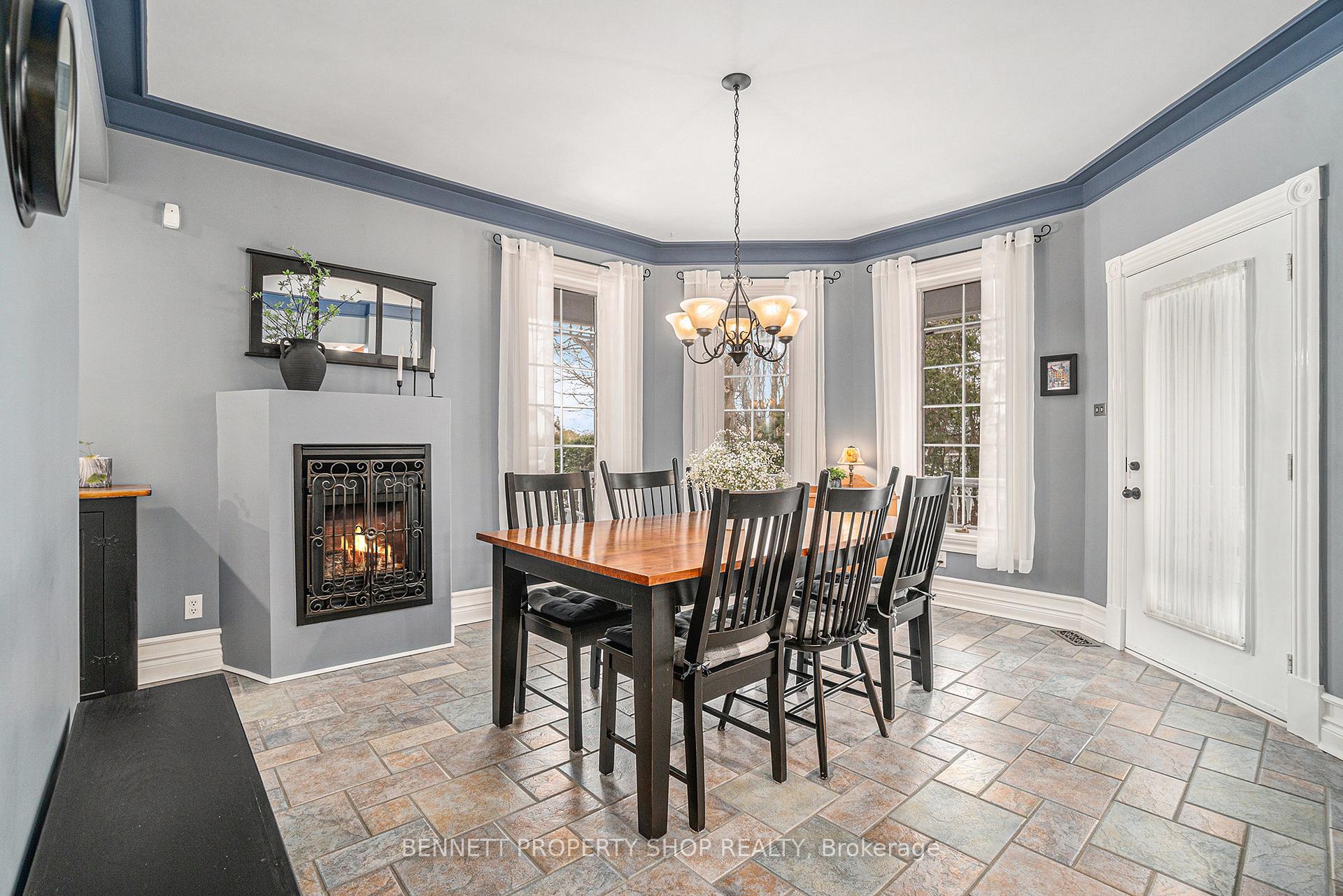 Photo 10 of 22 Ashwood Crescent, Ottawa, Meadowlands/Crestview — HOMEH