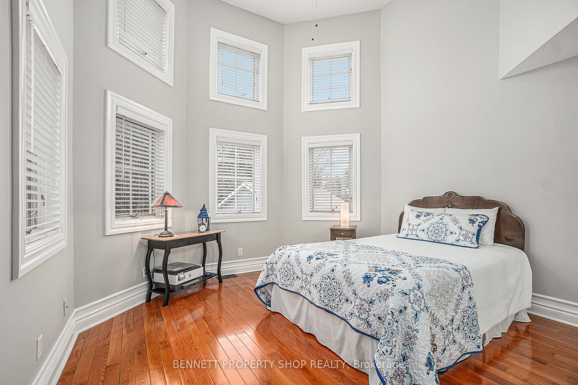 Photo 26 of 22 Ashwood Crescent, Ottawa, Meadowlands/Crestview — HOMEH