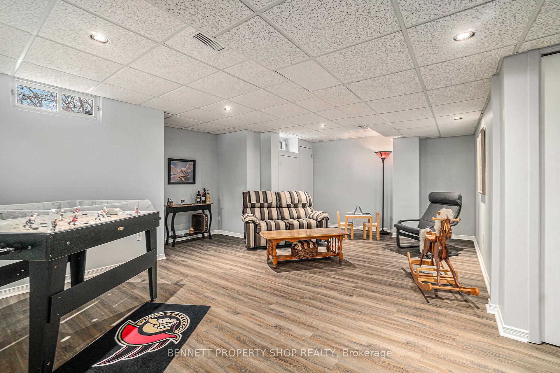 Photo 33 of 22 Ashwood Crescent, Ottawa, Meadowlands/Crestview — HOMEH