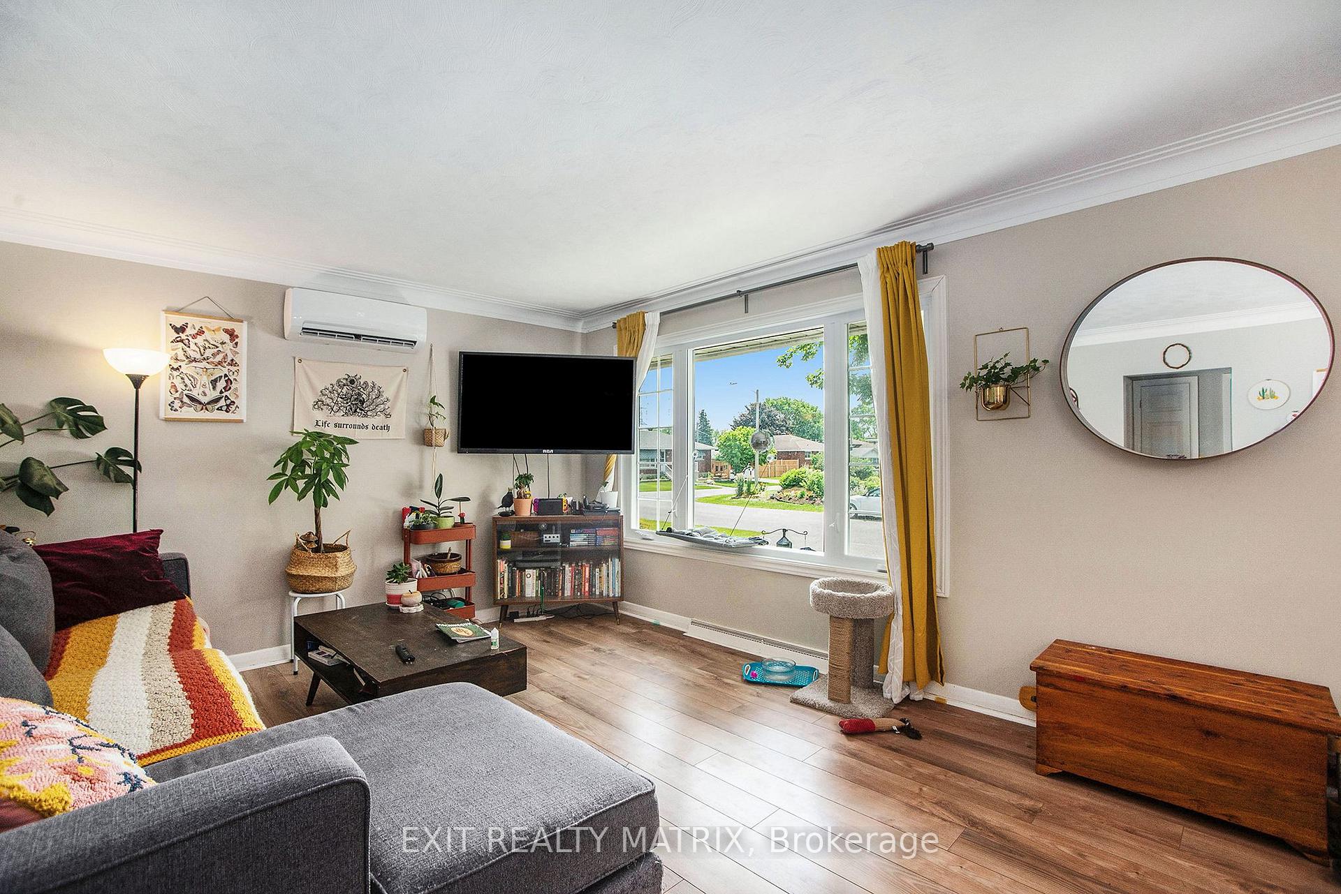 Photo 3 of 1303 Vancouver Avenue, Ottawa, Ellwood — HOMEH