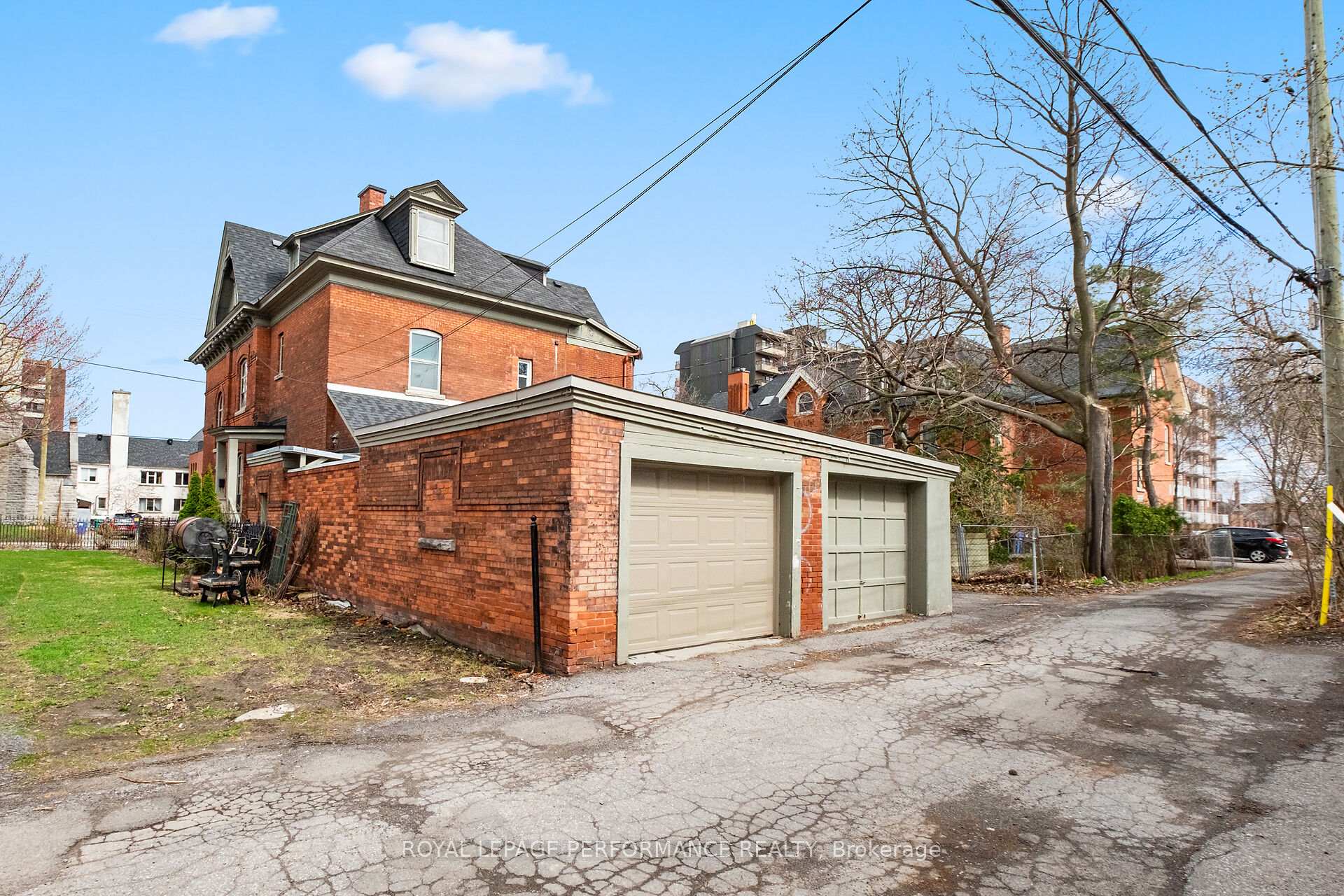 Photo 3 of 320-322 Chapel Street, Ottawa, Sandy Hill — HOMEH