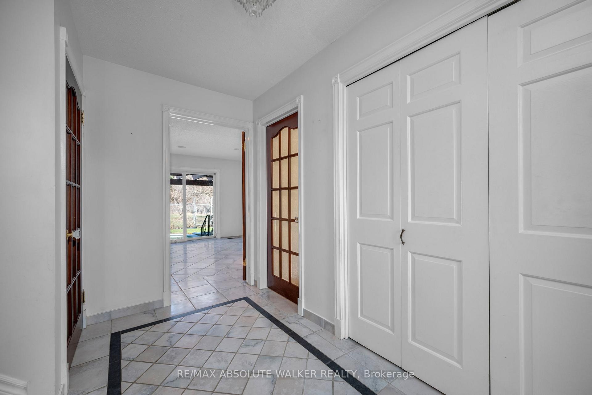 Photo 3 of 1017 Plante Drive, Ottawa, Hunt Club/Western Community — HOMEH