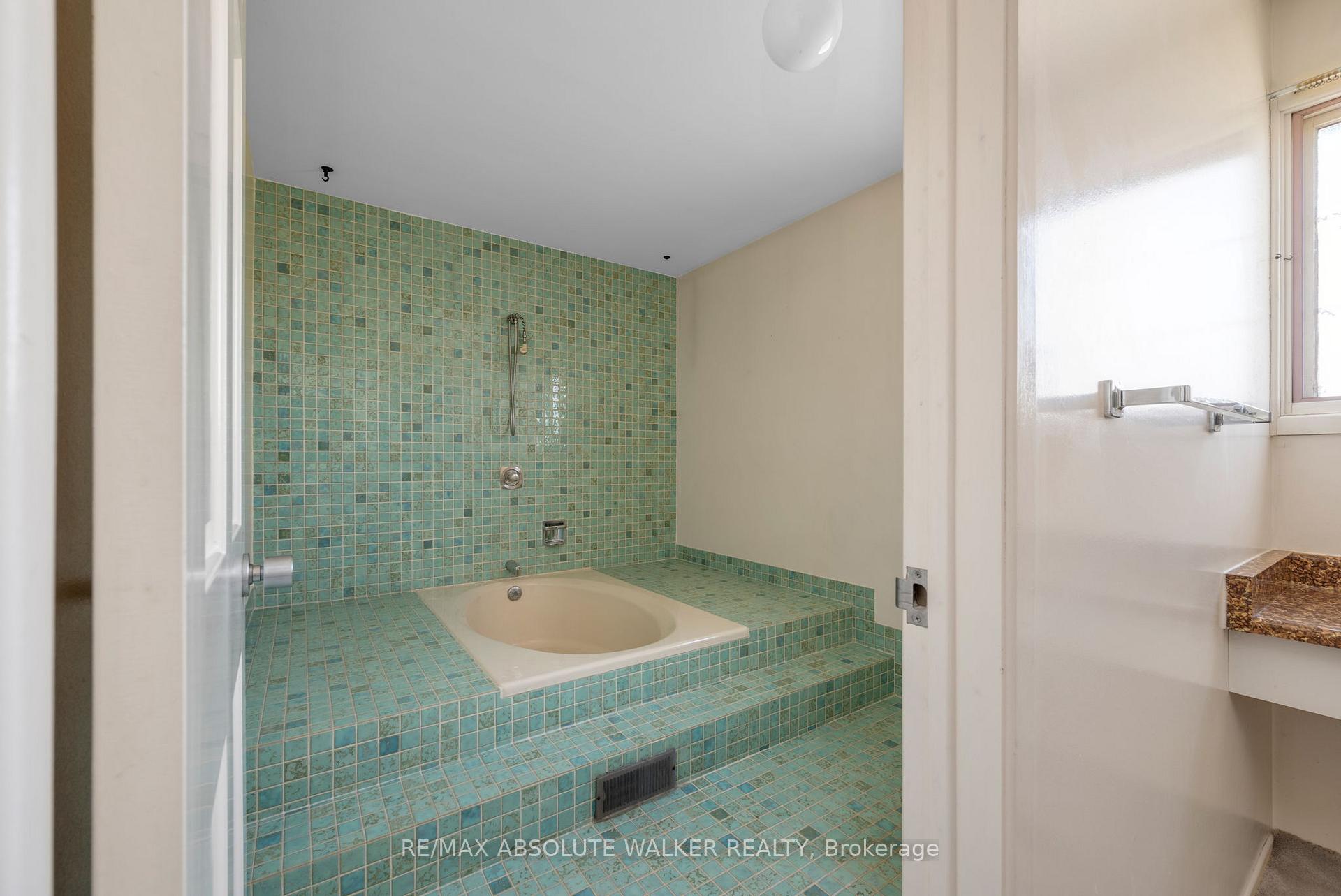 Photo 34 of 1017 Plante Drive, Ottawa, Hunt Club/Western Community — HOMEH