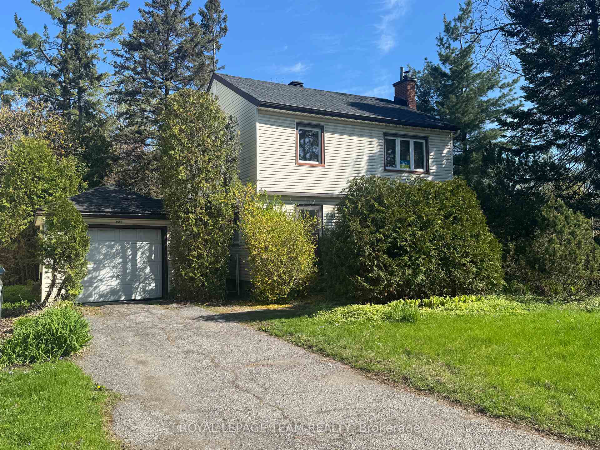 Front of 821 Eastbourne Avenue