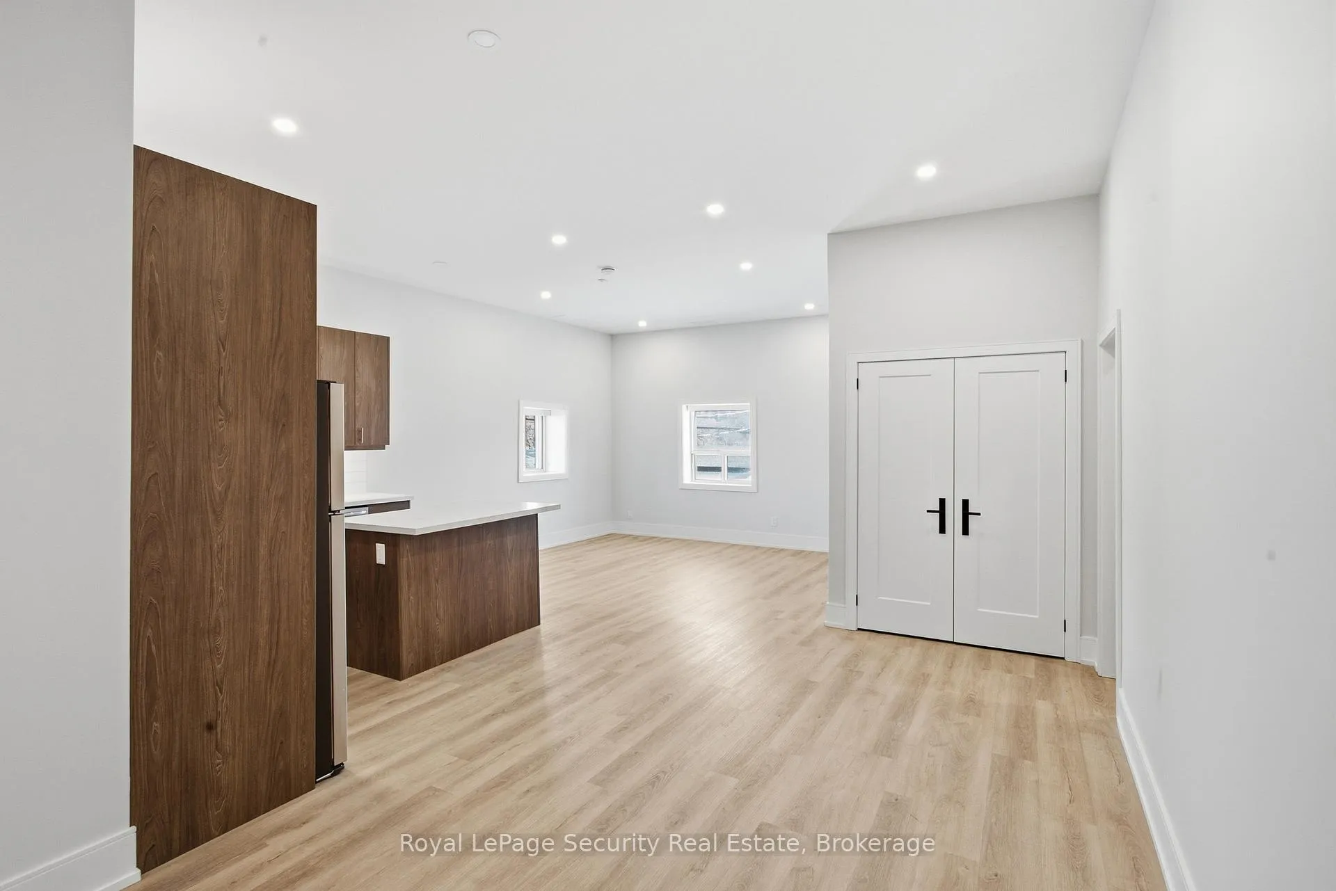 Photo 5 of Unit B, 185 Main Street, King, Schomberg — HOMEH