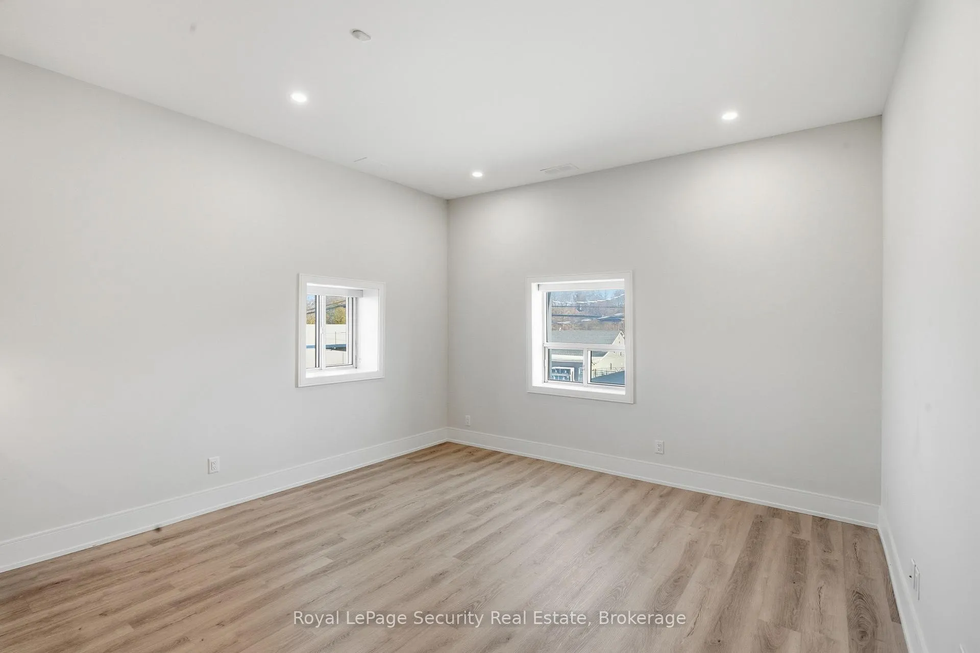Photo 7 of Unit B, 185 Main Street, King, Schomberg — HOMEH